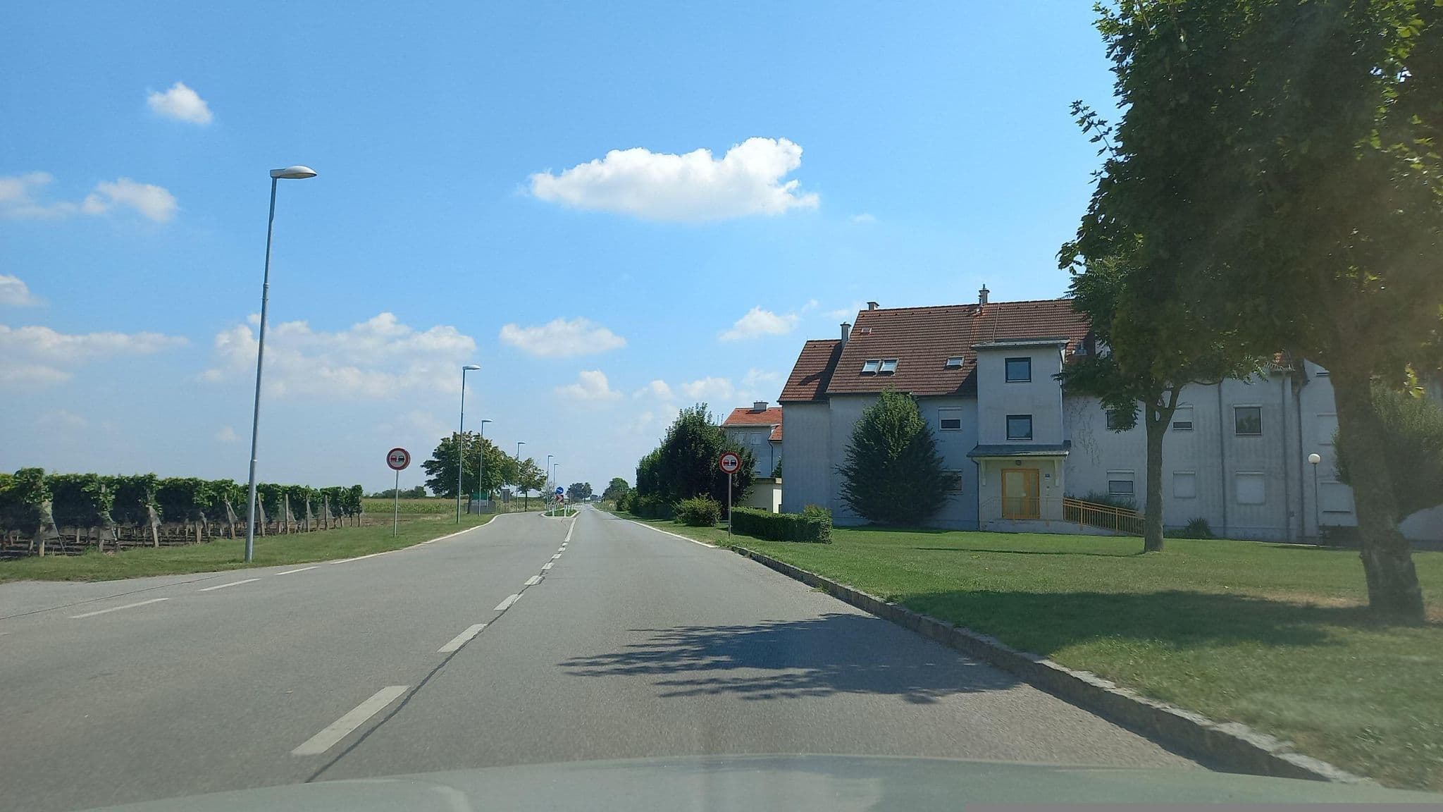 Street view near Nikolaushof, Podersdorf am See — © bordaben (CC BY-SA · Mapillary)