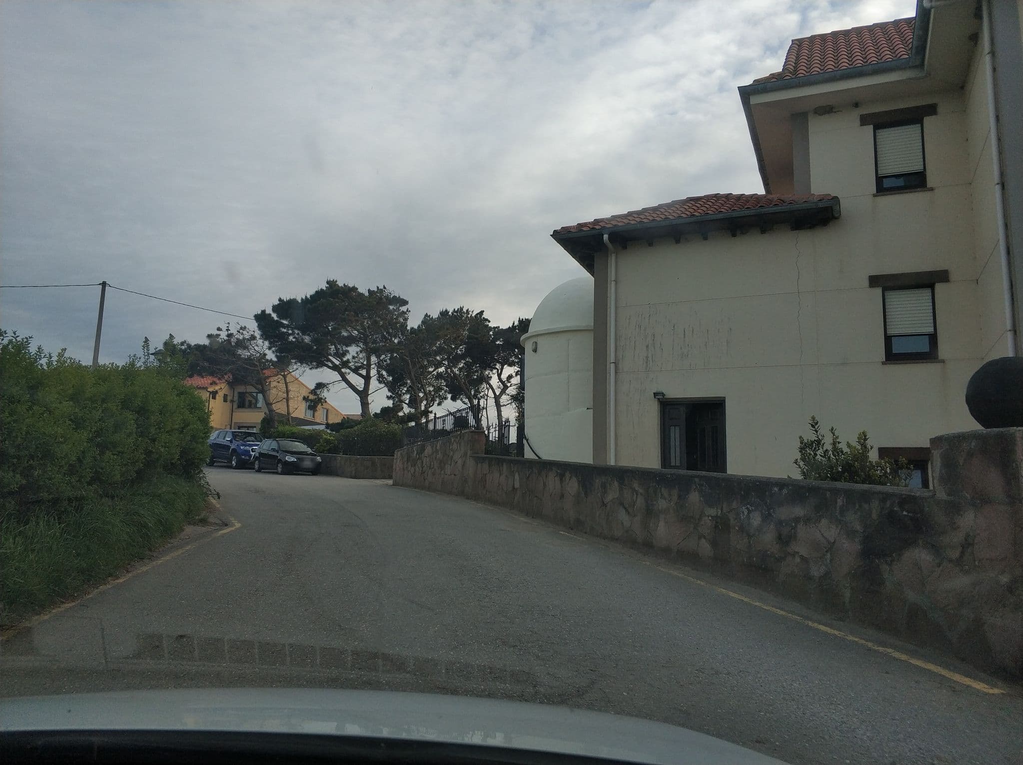 Street view near Hotel Gerra Mayor, San Vicente de la Barquera — © sanchi (CC BY-SA · Mapillary)