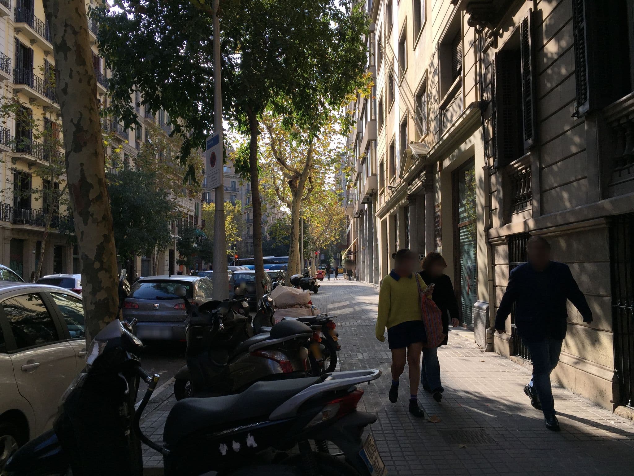 Street view near The Loft Hostel, Dreta de l'Eixample — © richlv (CC BY-SA · Mapillary)