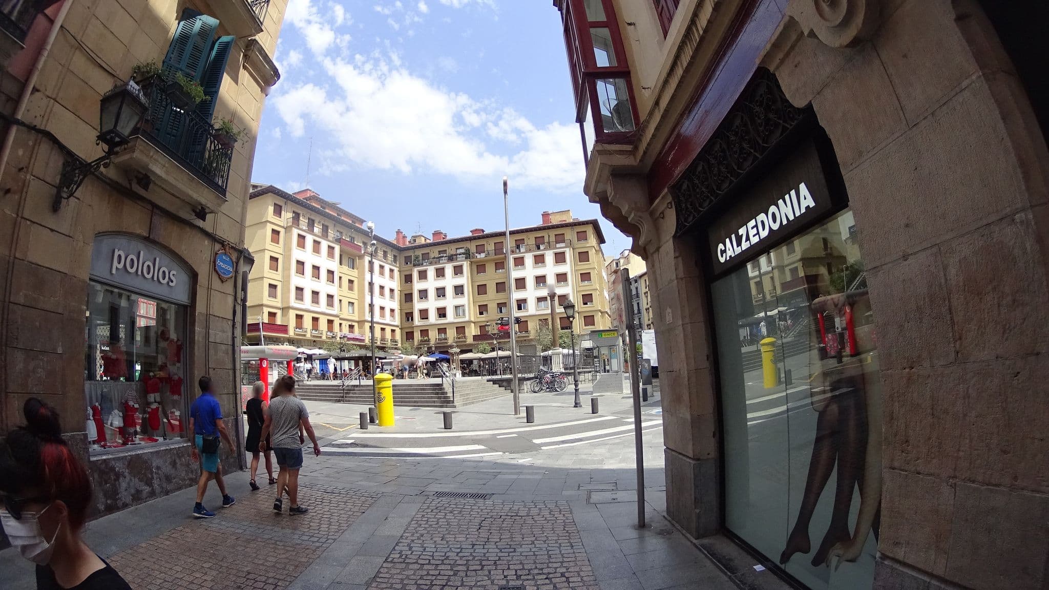Street view near La Fuente, Bilbao — © robertogeb (CC BY-SA · Mapillary)