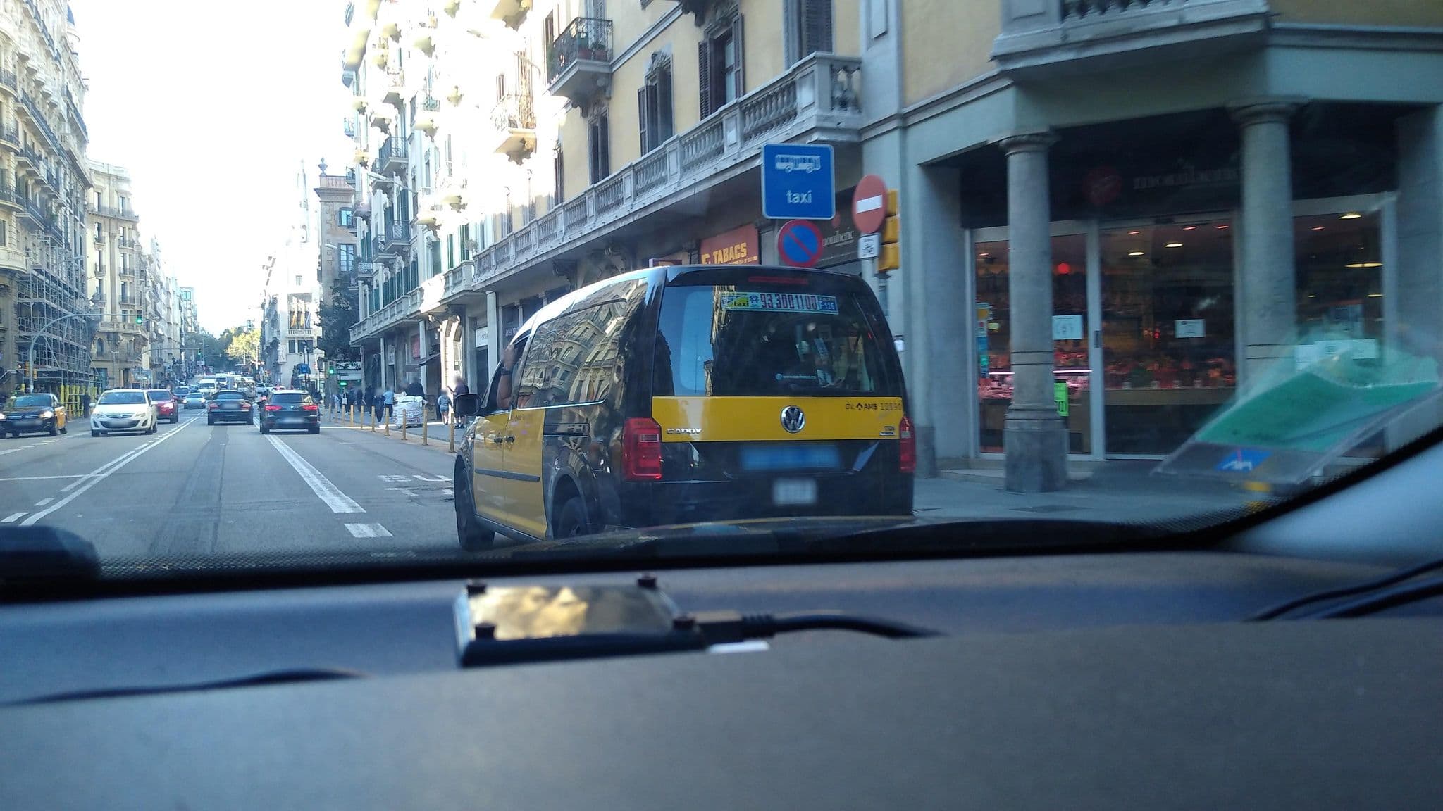 Street view near H10 Madison, Barri Gòtic — © rhum (CC BY-SA · Mapillary)