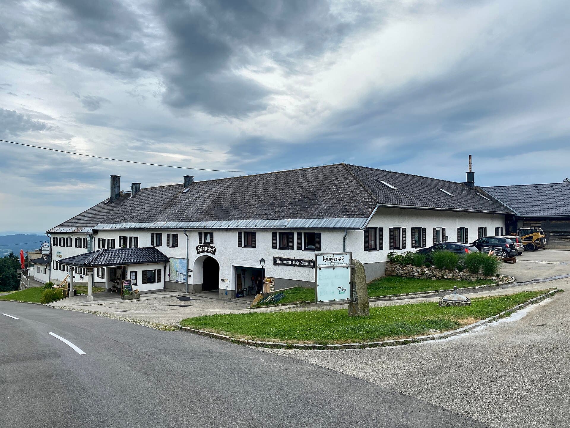 Landhotel Haagerhof (via Wikimedia Commons, CC BY-SA 4.0)