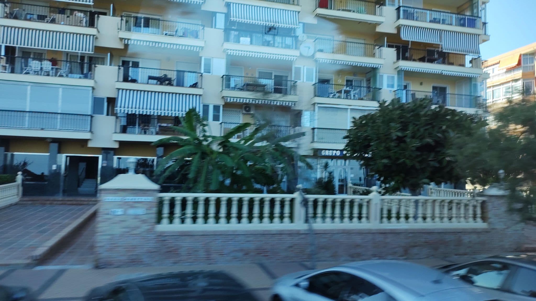 Street view near Edificio El Alabraj, Fuengirola