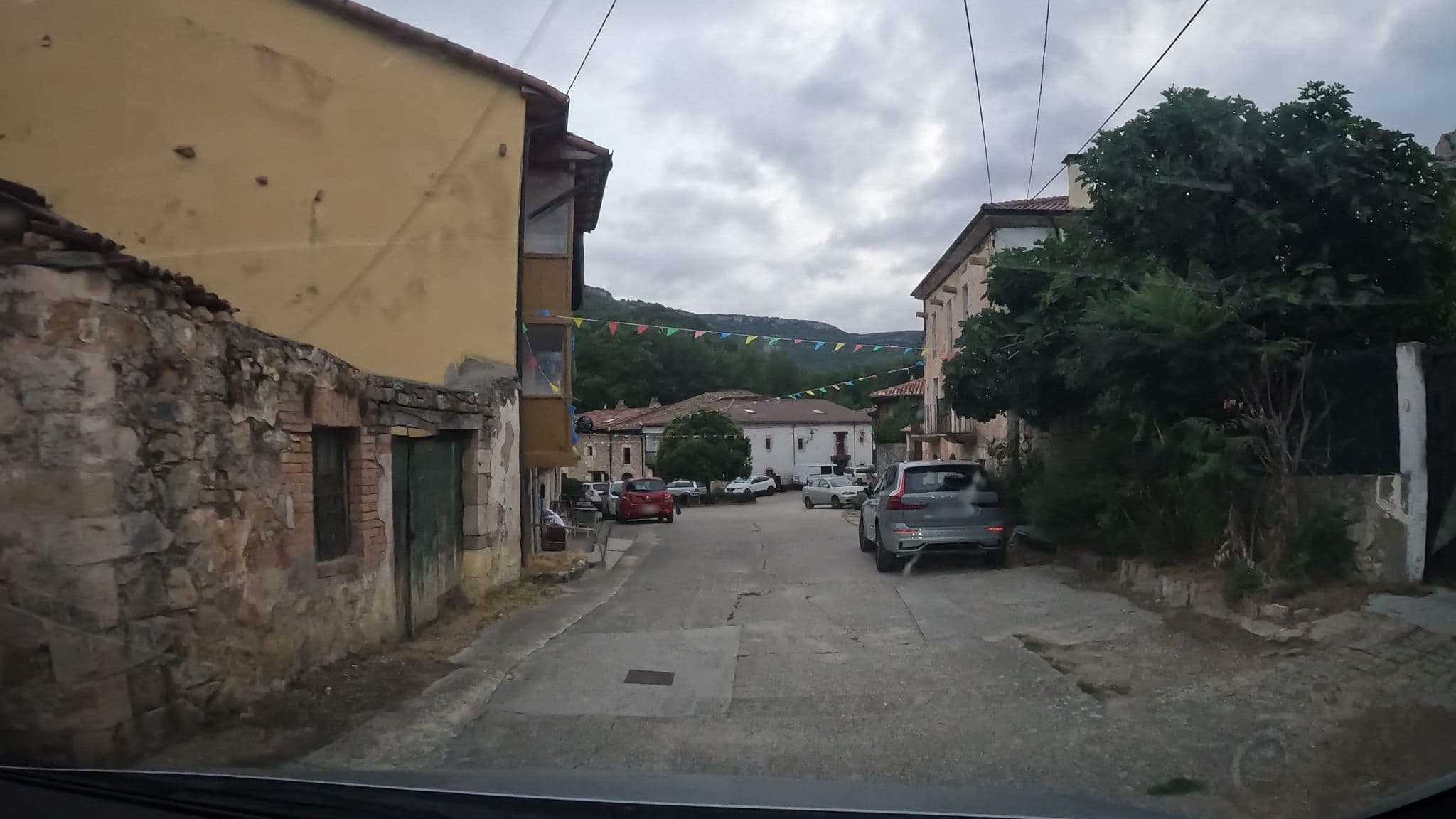 Street view near Casa de Lolo y Vicent, San Martín de Elines — © vinisa (CC BY-SA · Mapillary)