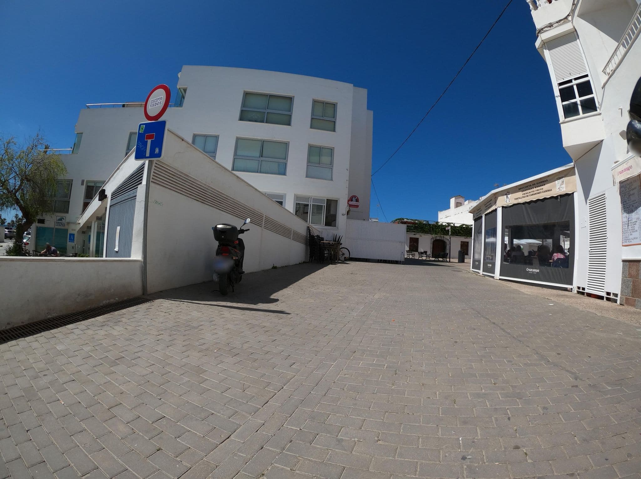 Street view near TAKE Hostel Conil, Conil de la Frontera — © Langfahrer (CC BY-SA · Mapillary)