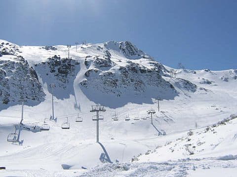 Fuentes de Invierno (via Wikimedia Commons, CC BY-SA 4.0)