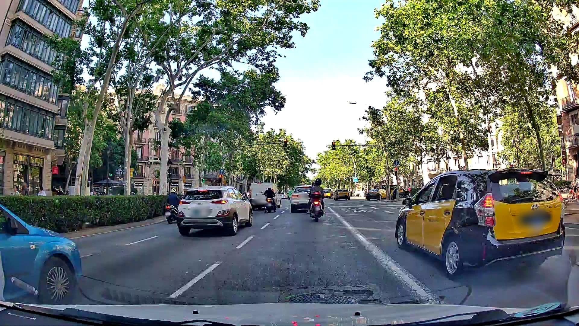 Street view near Caledonian, Eixample — © m_esp_32 (CC BY-SA · Mapillary)