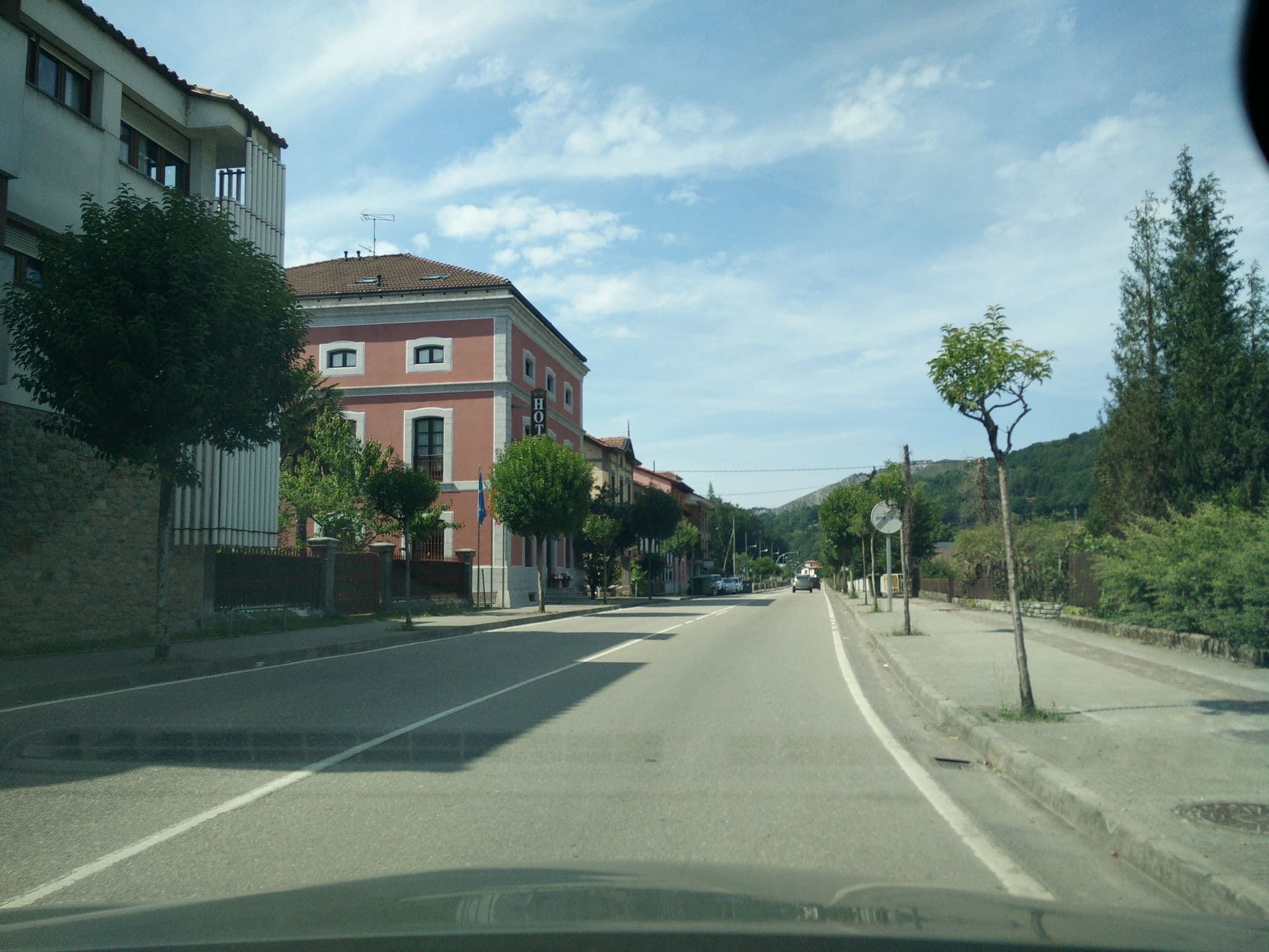 Street view near Hotel Puente Romano, Cangas de Onís — © txenoo (CC BY-SA · Mapillary)