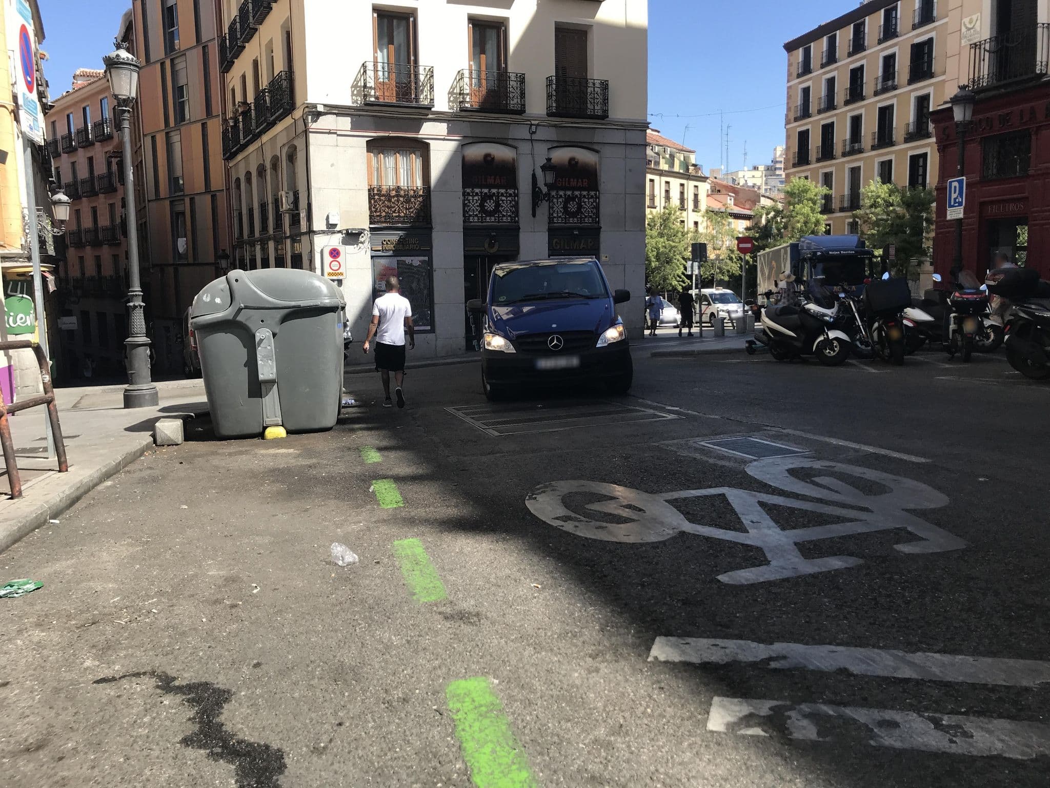 Street view near Hostal Met Madrid 2, La Latina — © miguel_andrade (CC BY-SA · Mapillary)