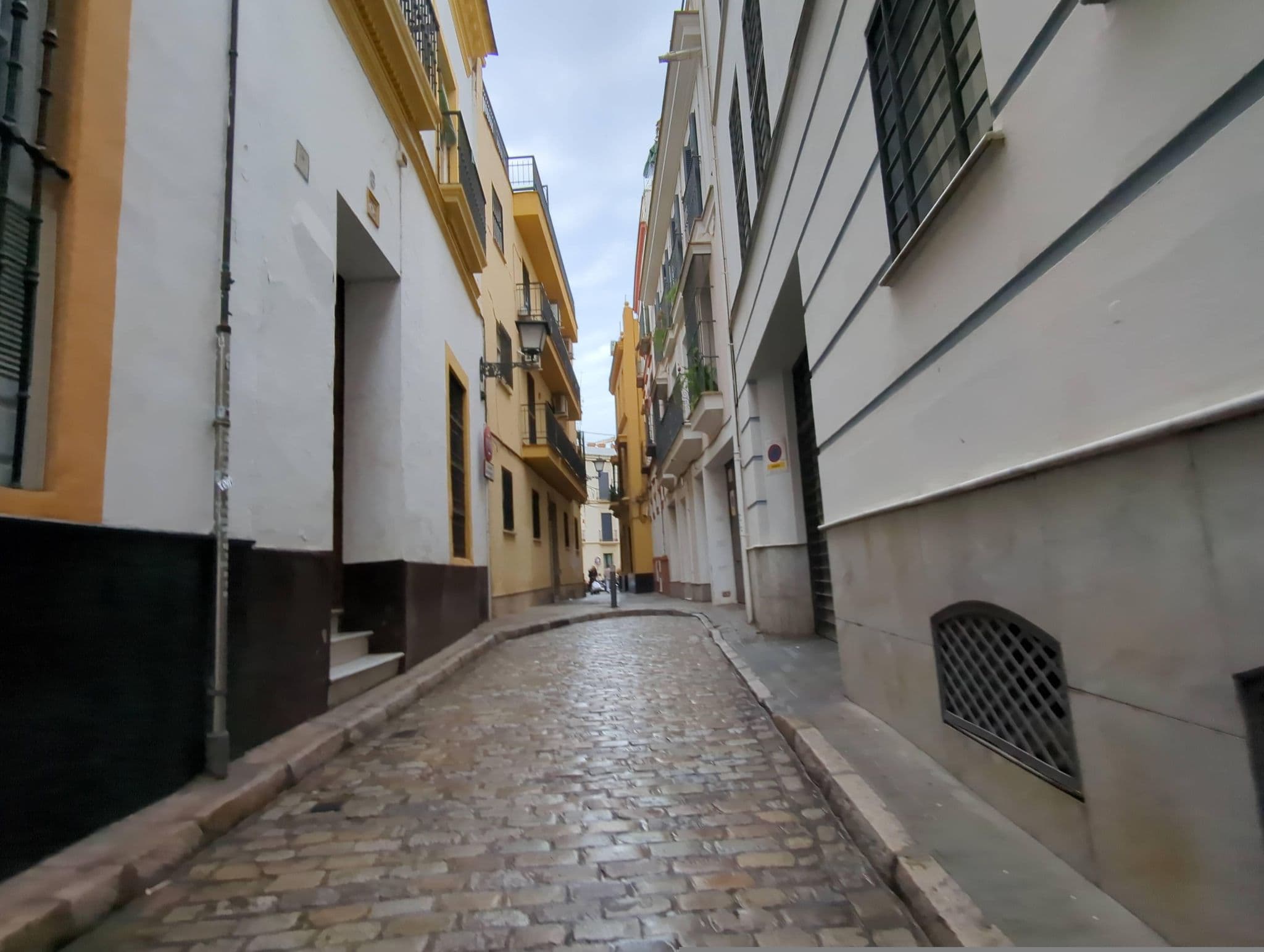 Street view near Palacio Mármoles, Sevilla