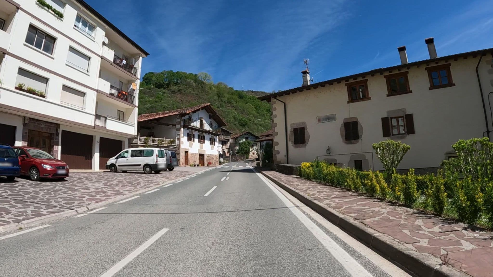 Street view near Lekonea, Doneztebe-Santesteban — © mikelo (CC BY-SA · Mapillary)