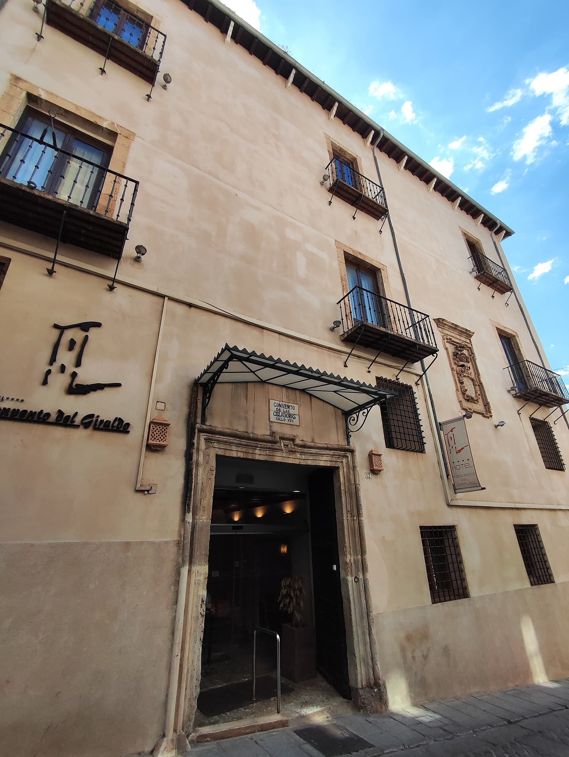 Hotel Convento del Giraldo (via Wikimedia Commons, CC BY-SA 4.0)