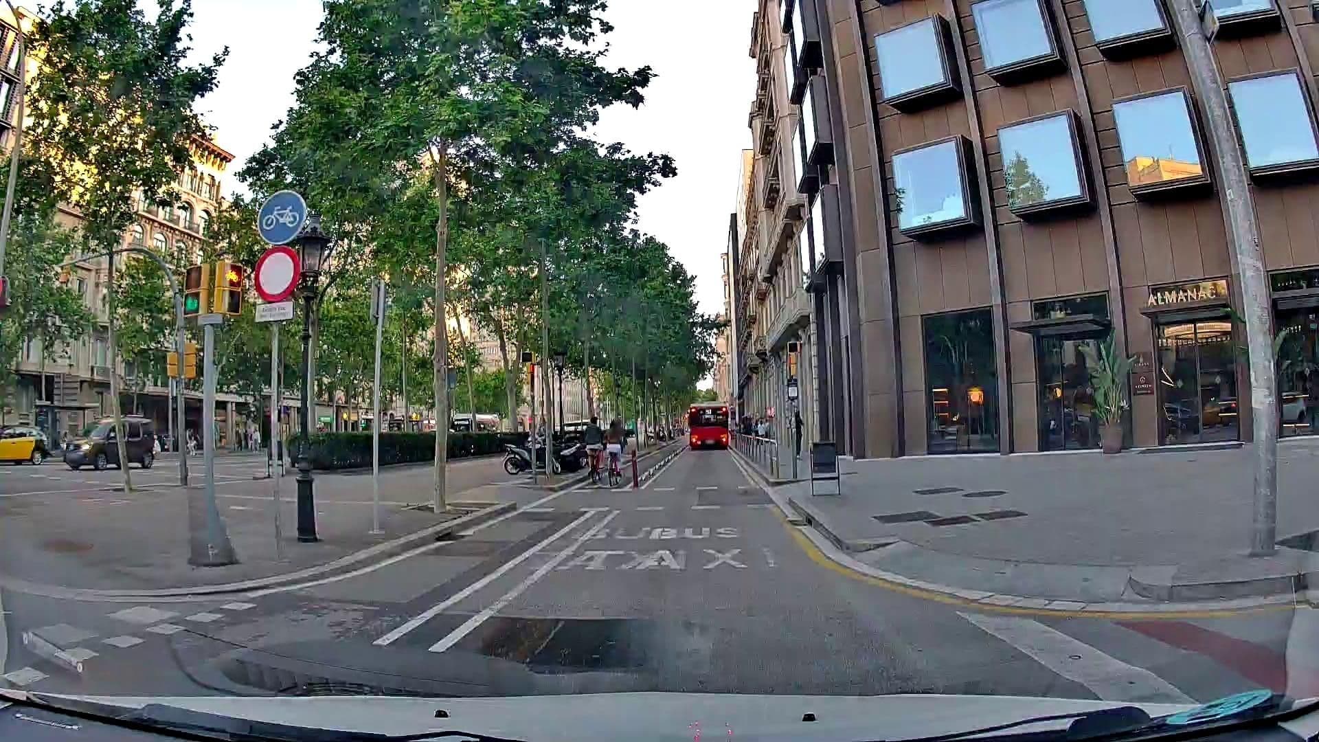 Street view near Almanac, Dreta de l'Eixample — © m_esp_32 (CC BY-SA · Mapillary)