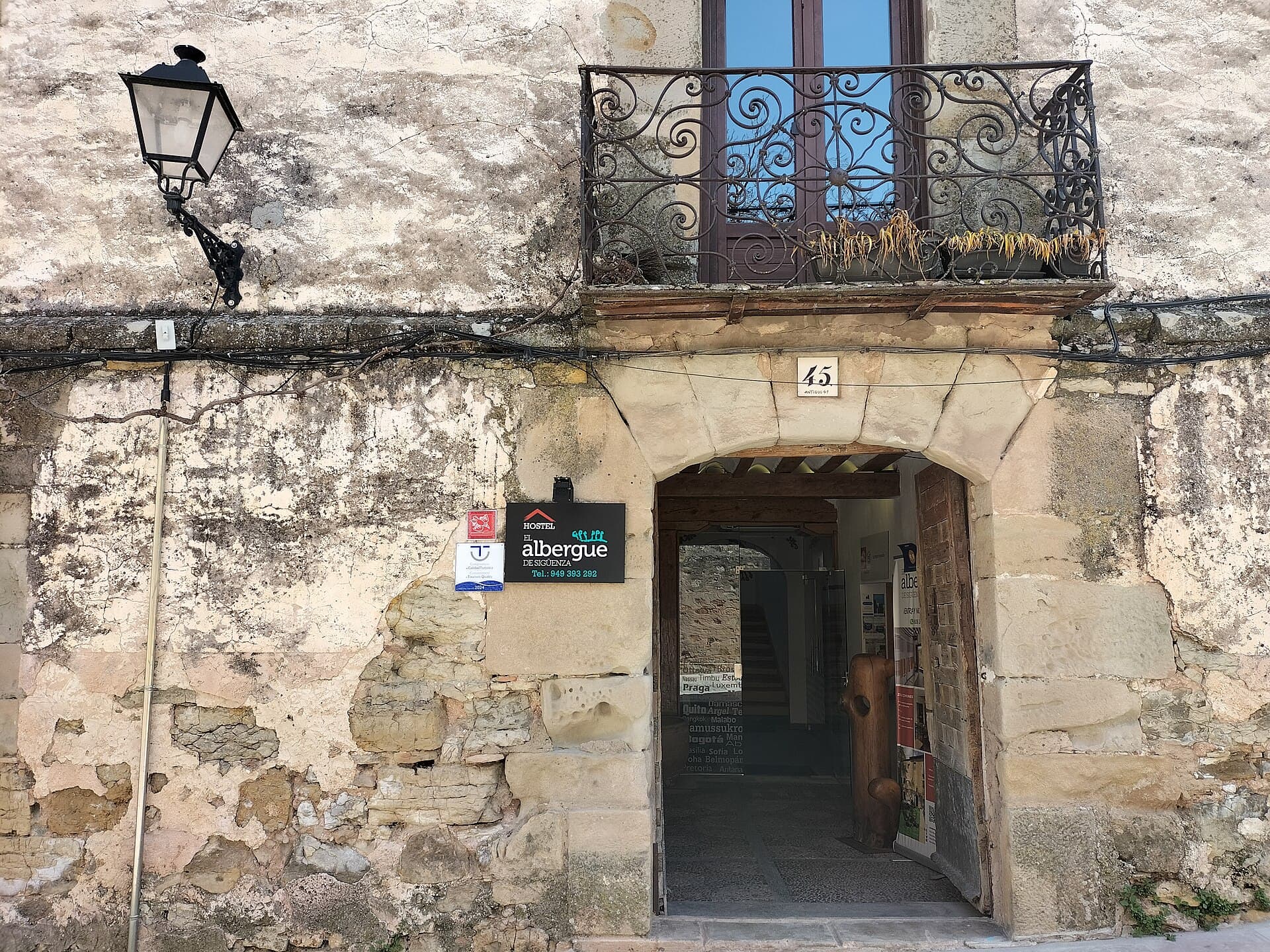 El Albergue de Sigüenza (via Wikimedia Commons, CC BY-SA 3.0)
