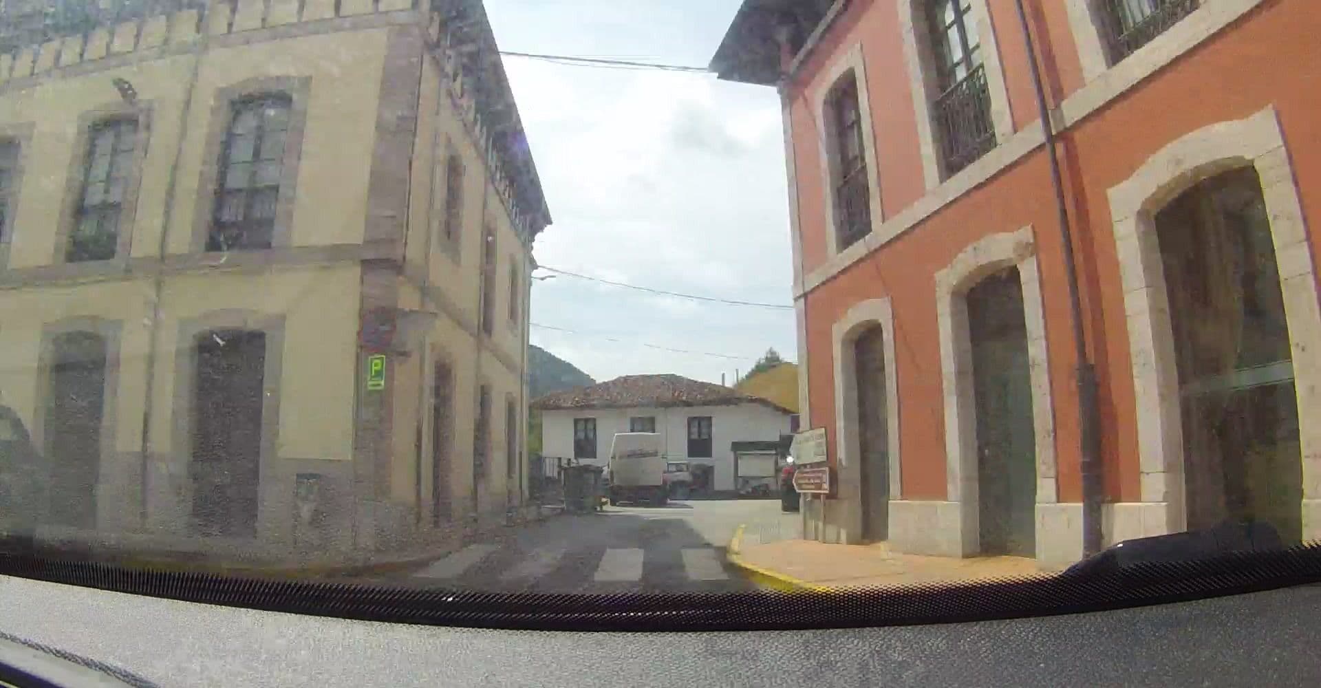 Street view near Imperion, Cangas de Onís — © VincentVE (CC BY-SA · Mapillary)