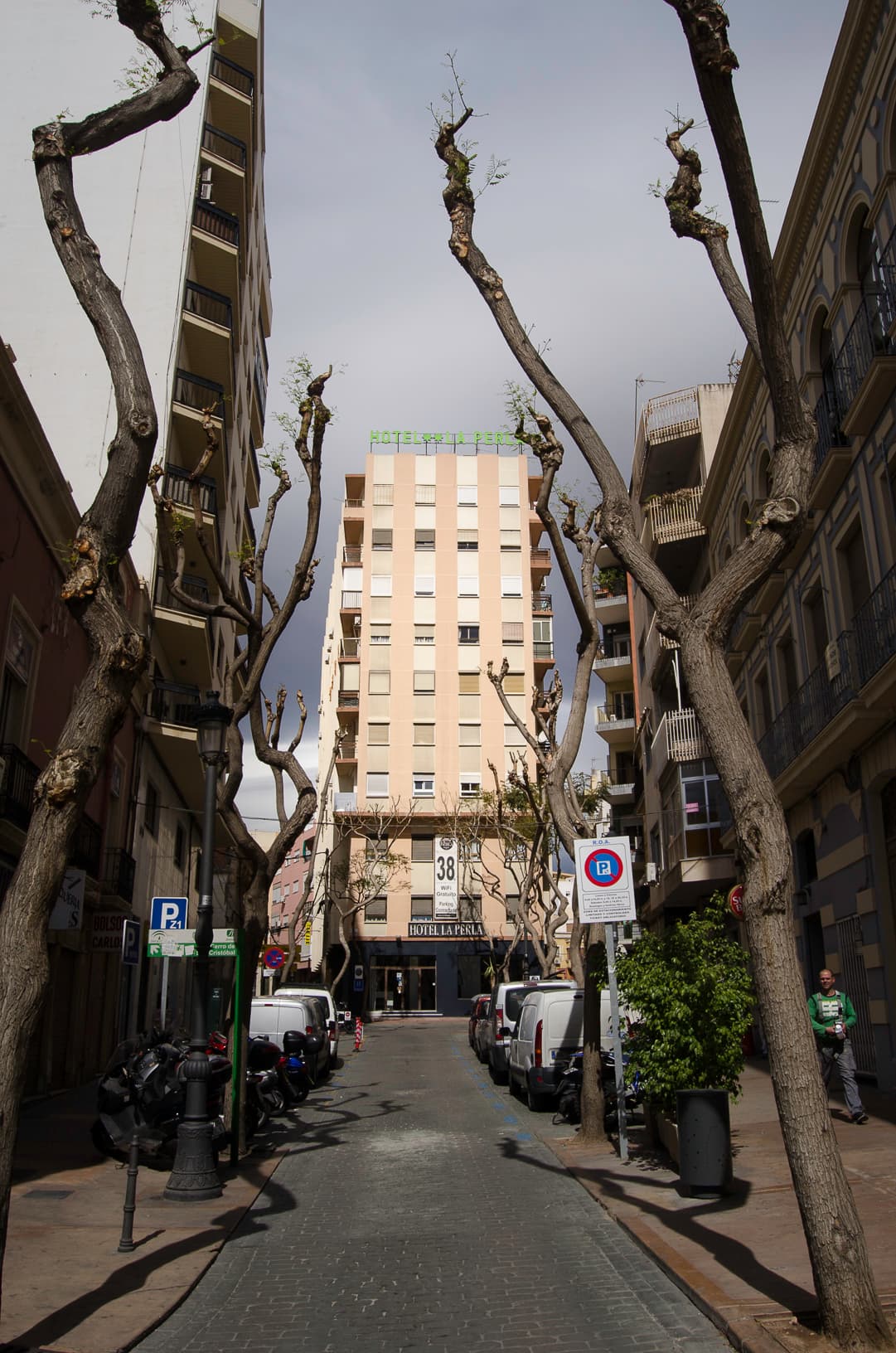 Hotel La Perla (via Wikimedia Commons, CC BY-SA 4.0)