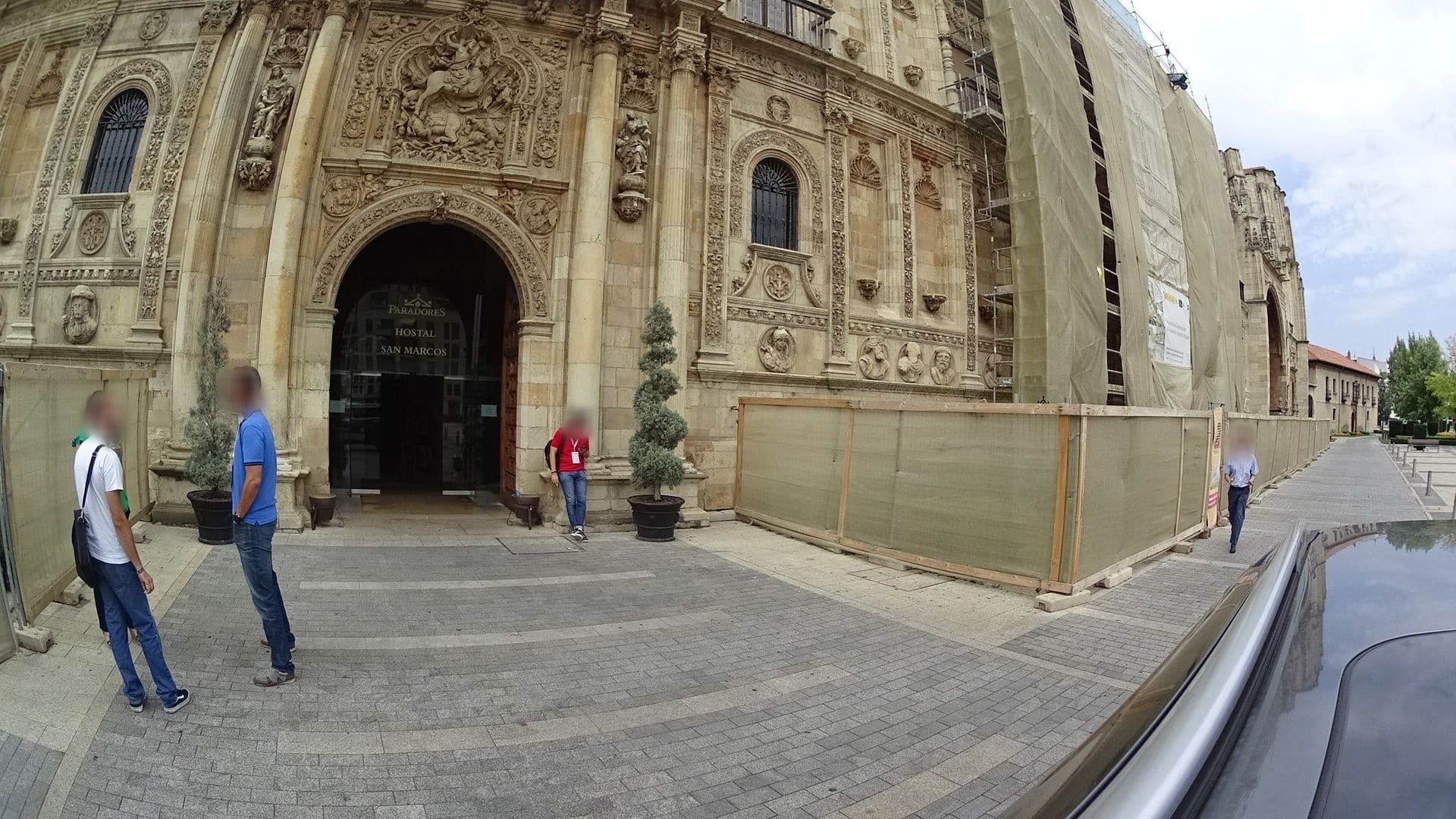 Street view near Parador de León, León — © acerrillo (CC BY-SA · Mapillary)
