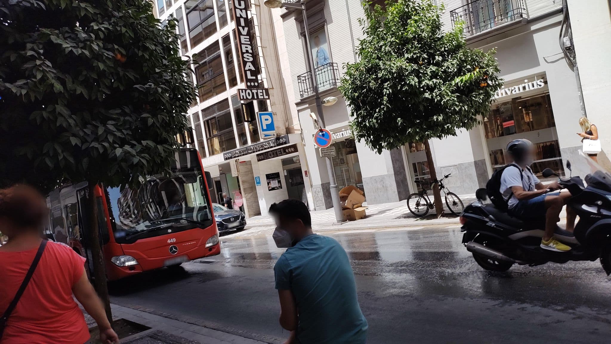 Street view near Hotel Universal, Granada