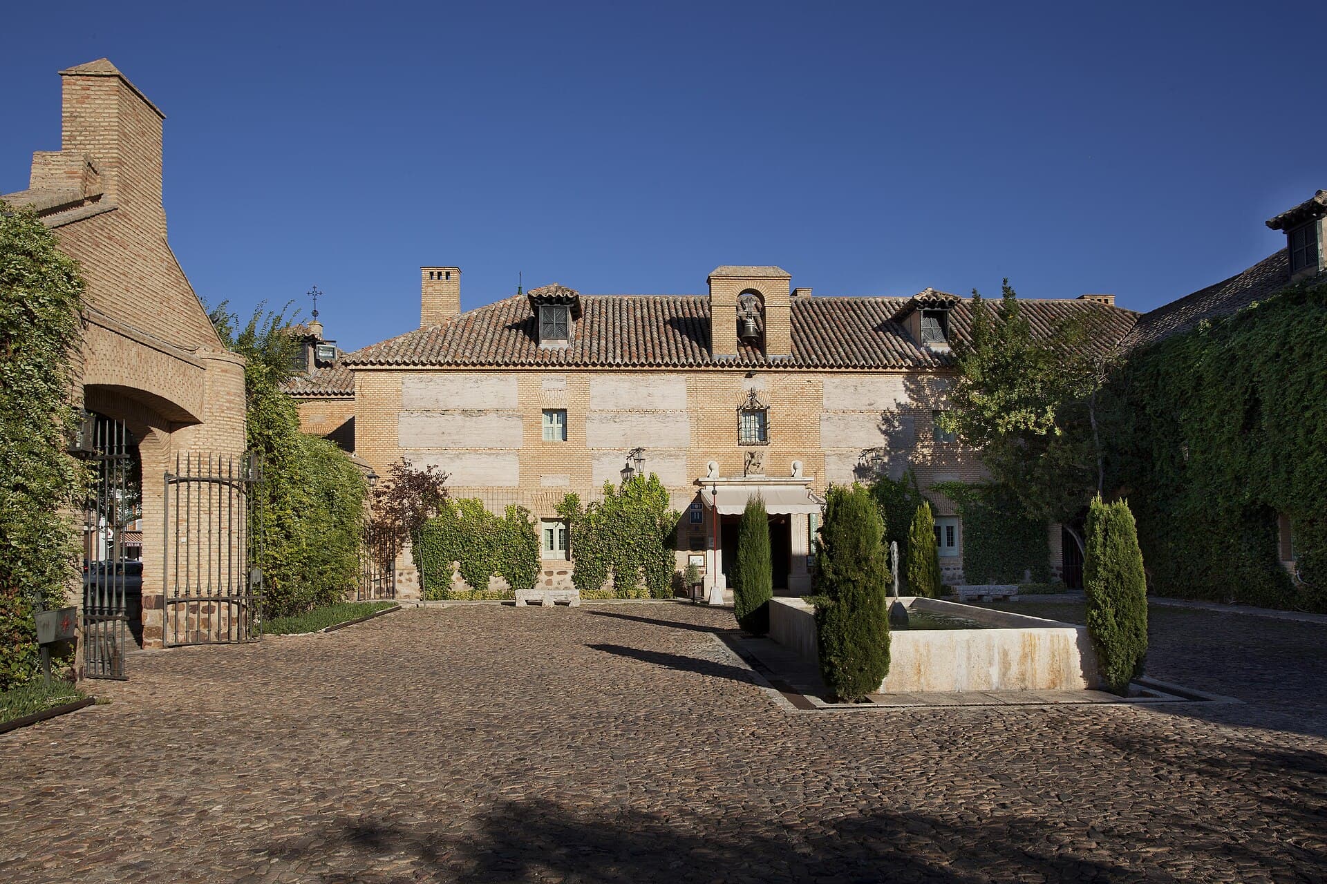 Parador de Almagro (via Wikimedia Commons, CC BY-SA 4.0)