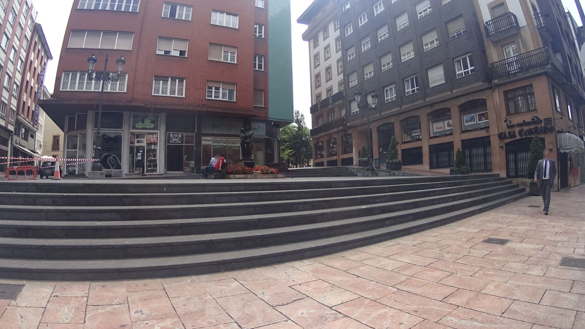 Street view near Exe Hotel El Magistral, Oviedo — © robertogeb (CC BY-SA · Mapillary)