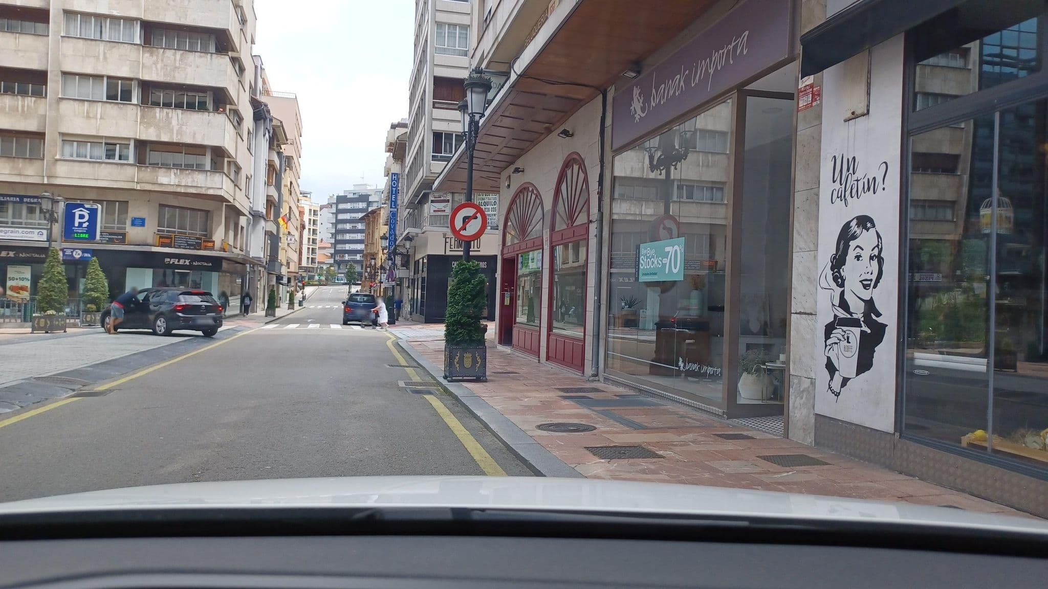 Street view near Hotel Duerming Longoria Plaza, Oviedo — © normanm (CC BY-SA · Mapillary)