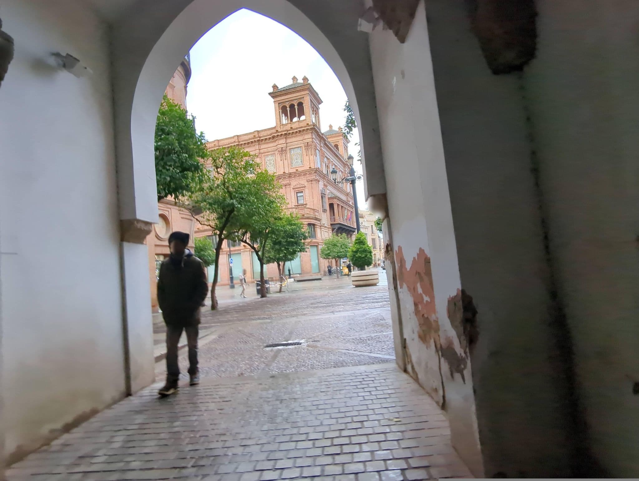 Street view near Torre Homenaje, Sevilla