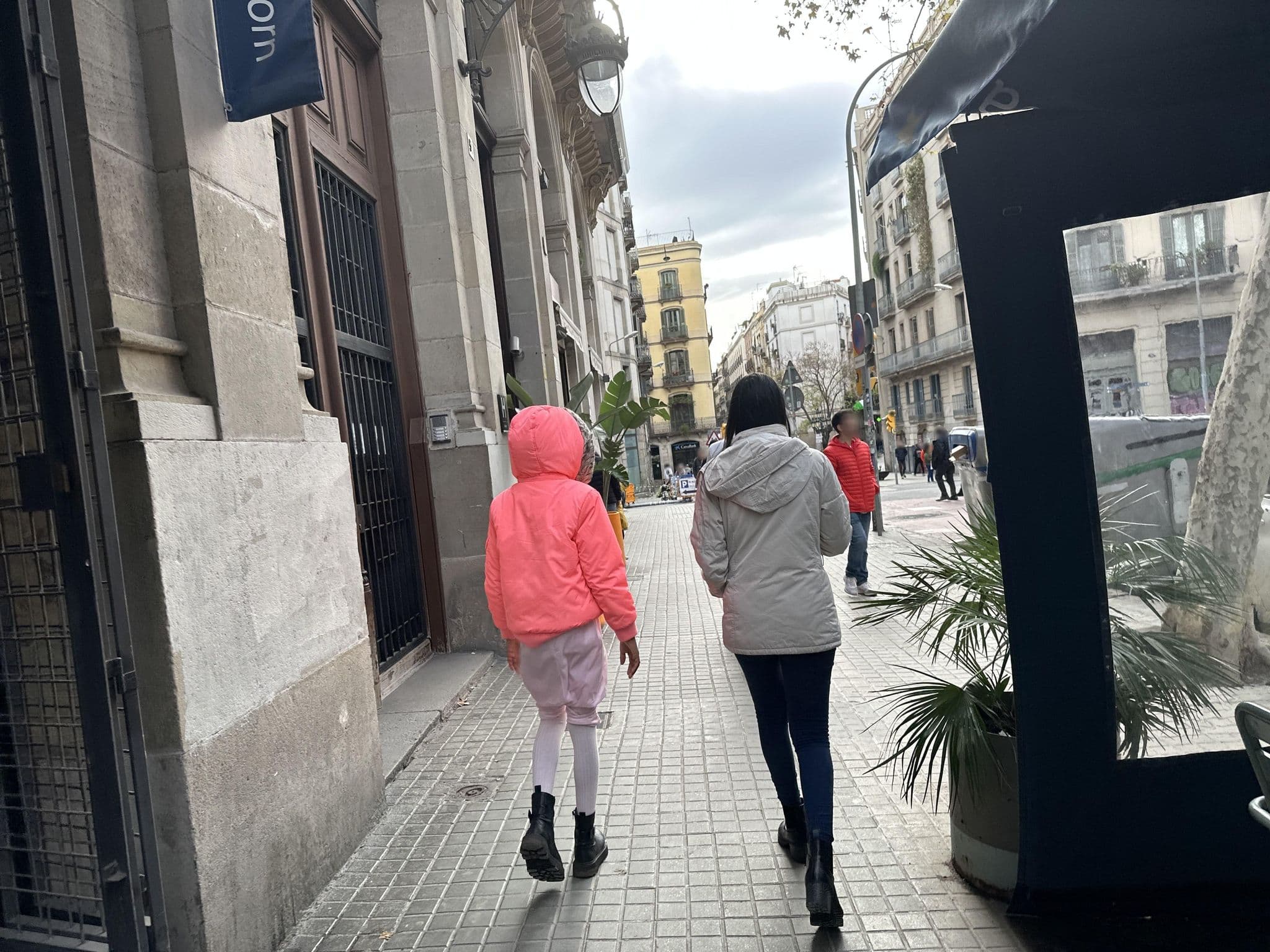 Street view near chic&basic Born Boutique Hotel, Sant Pere, Santa Caterina i La Ribera — © RSTQ (CC BY-SA · Mapillary)
