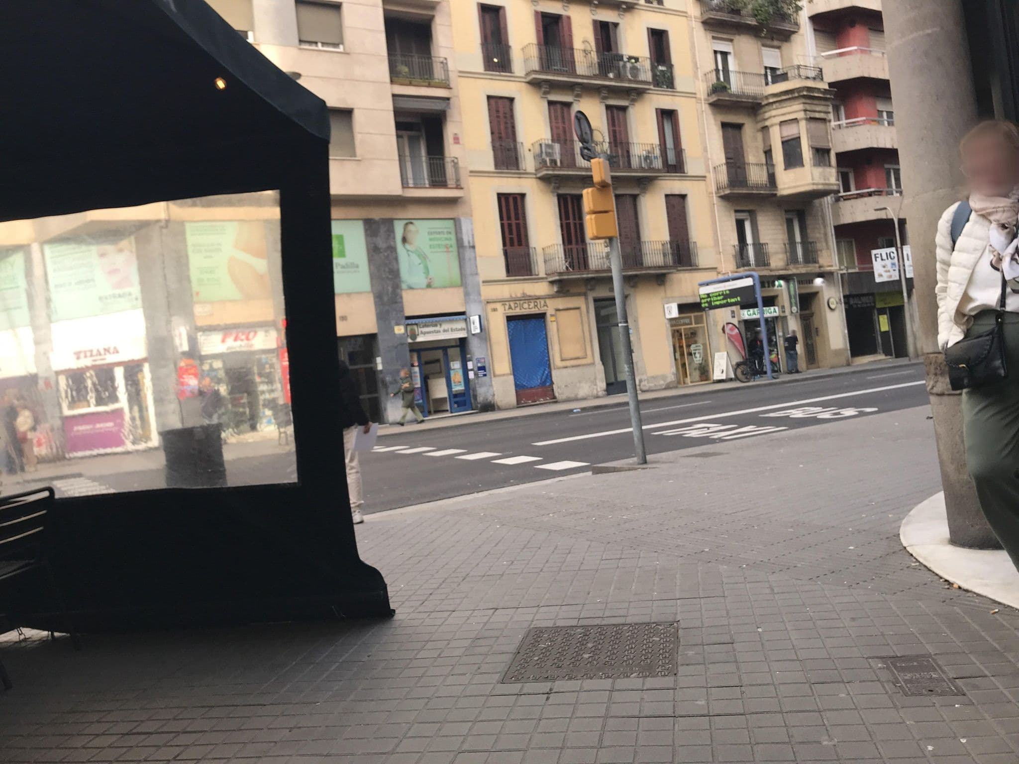 Street view near Lumine suites, l'Antiga Esquerra de l'Eixample — © miguel_andrade (CC BY-SA · Mapillary)