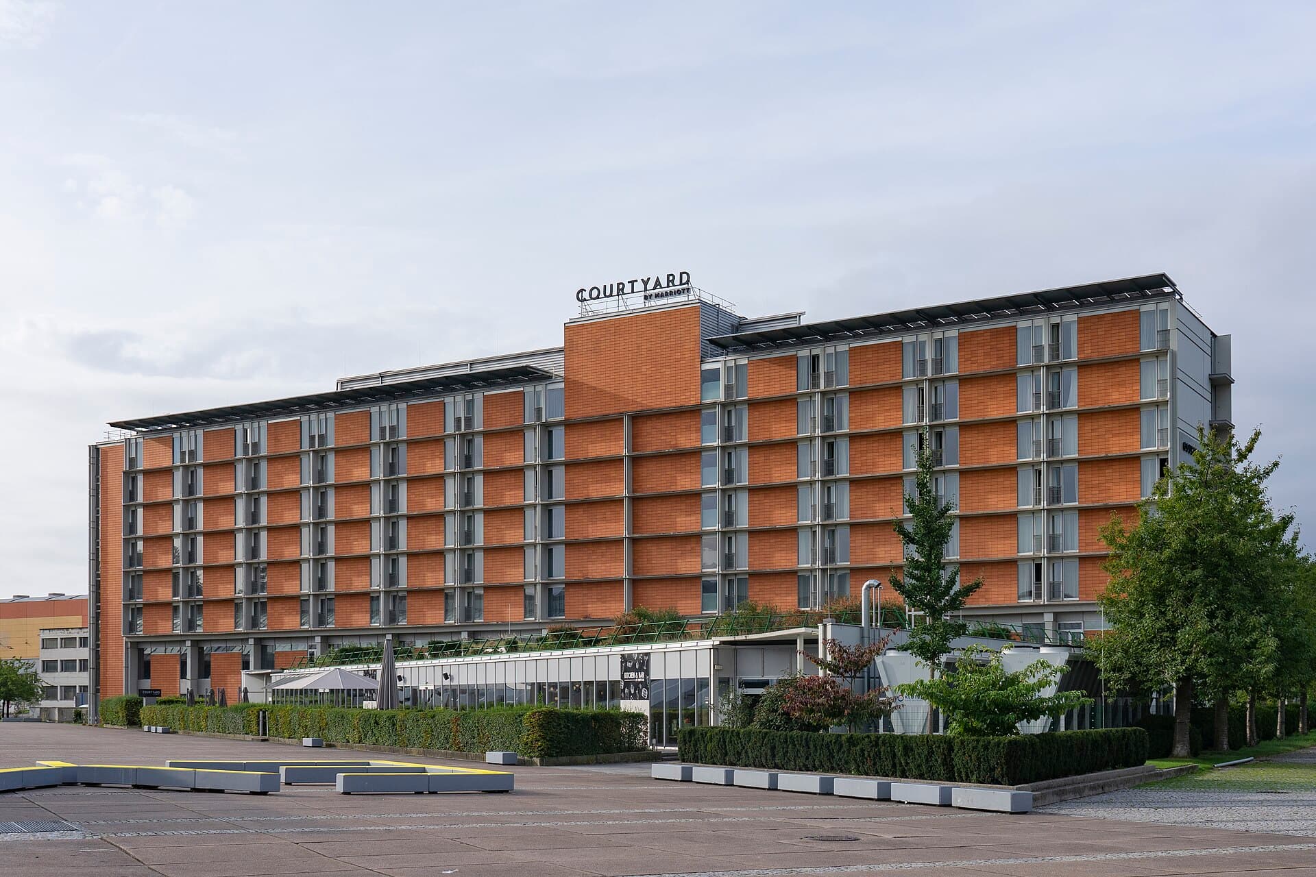 Courtyard by Marriott Linz (via Wikimedia Commons, CC BY-SA 4.0)