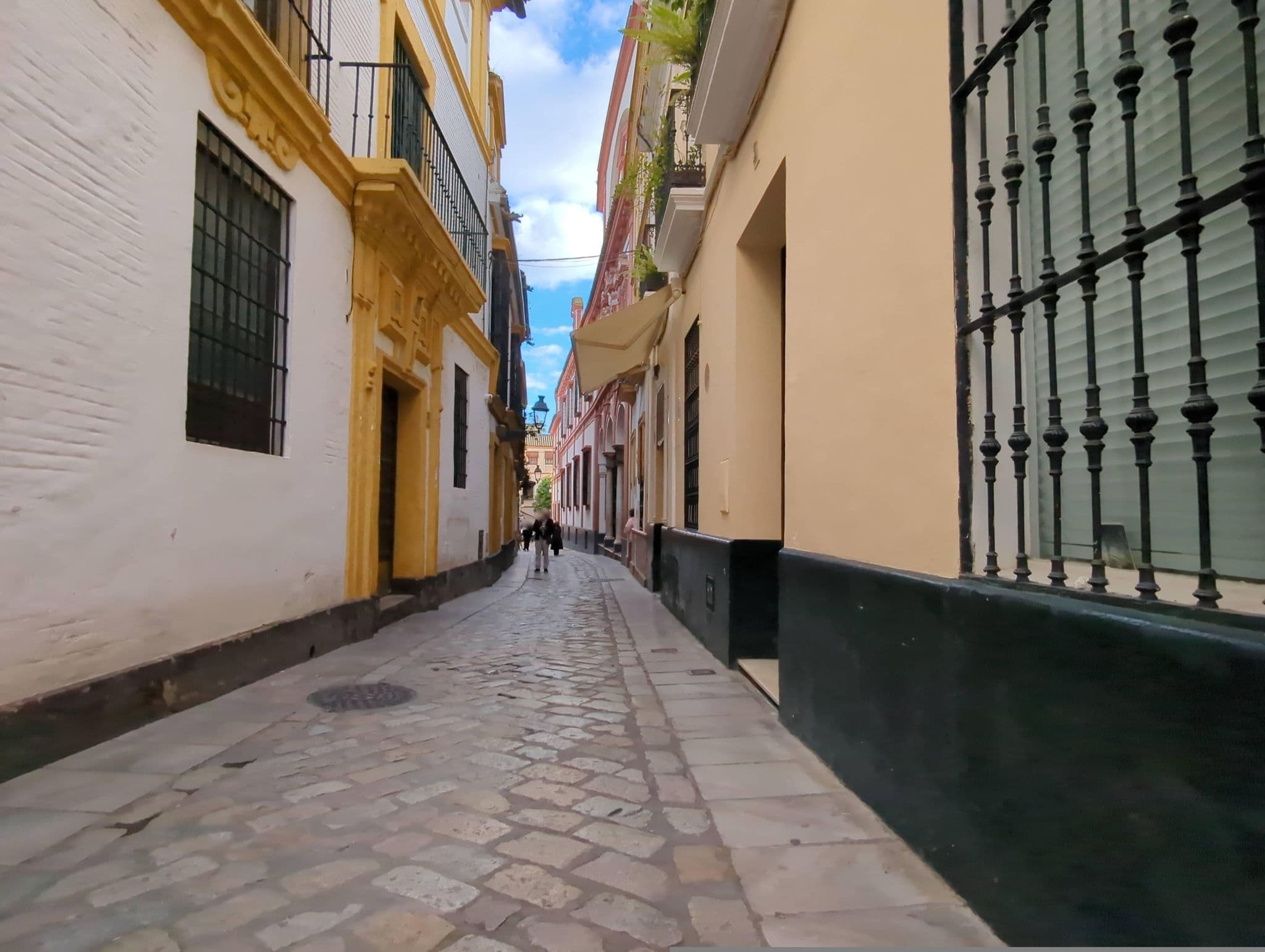 Street view near Onefam Catedral Hostel Seville, Sevilla — © miguel_andrade (CC BY-SA · Mapillary)