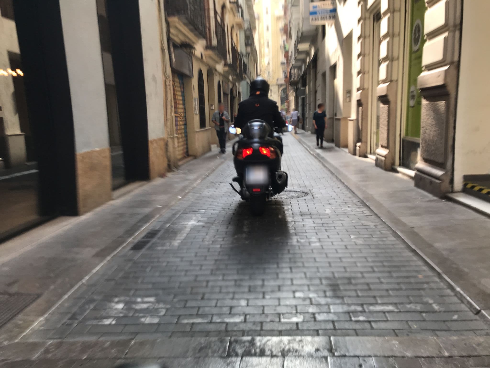 Street view near One Shot Mercat 09, Valencia — © jipp (CC BY-SA · Mapillary)