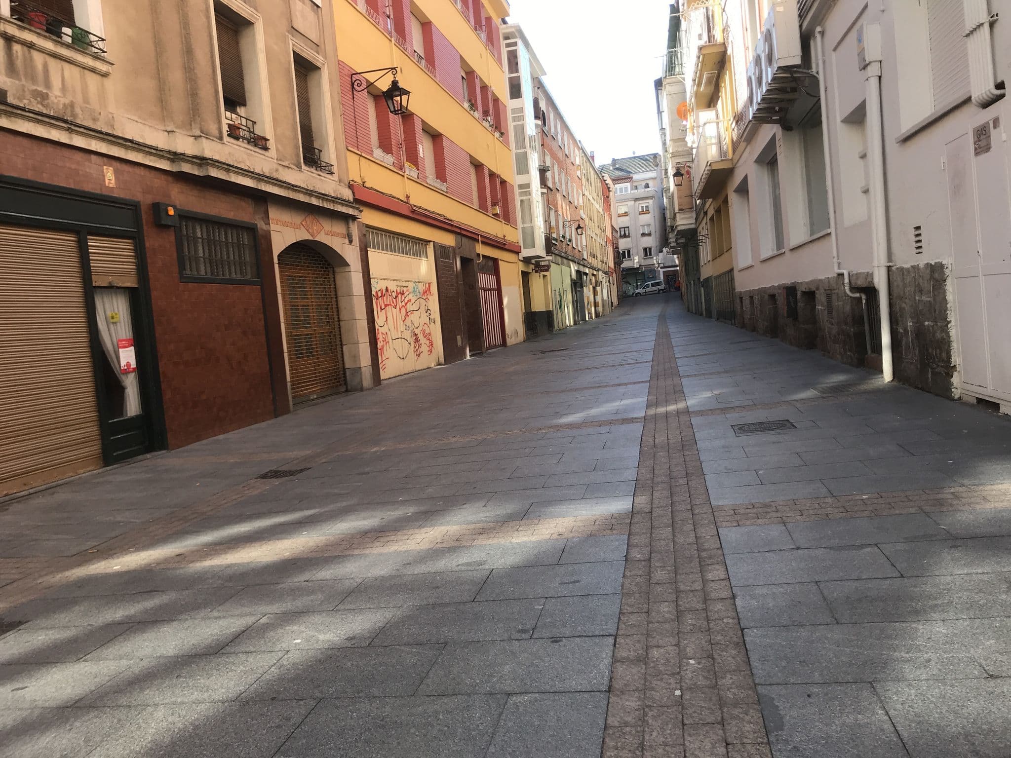 Street view near Logune Rooms, Gasteiz / Vitoria — © miguel_andrade (CC BY-SA · Mapillary)
