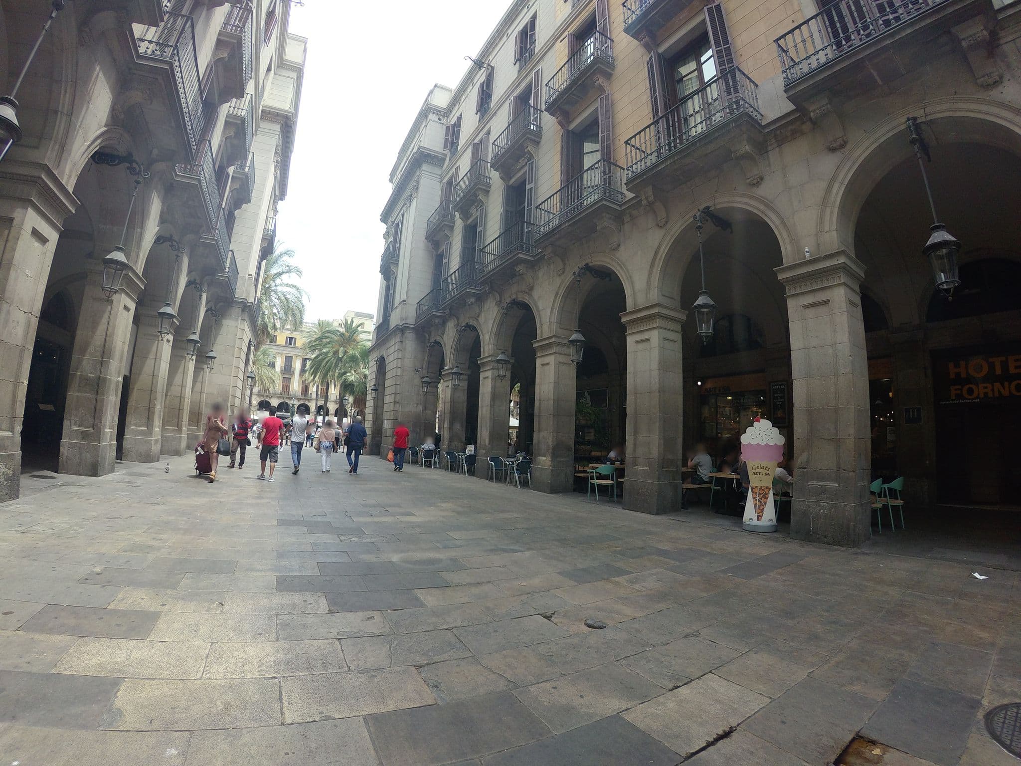 Street view near DO: Plaça Reial, Ciutat Vella — © angoca (CC BY-SA · Mapillary)