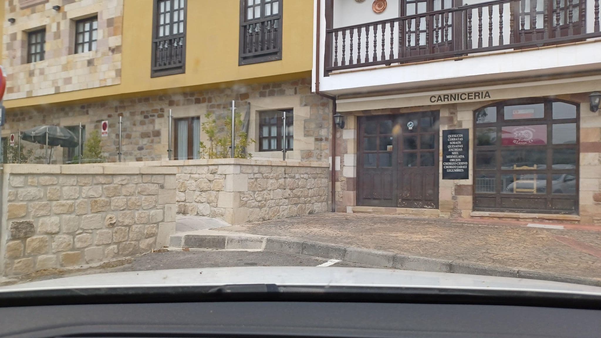 Street view near Hostería Miguel Ángel, Santillana — © normanm (CC BY-SA · Mapillary)