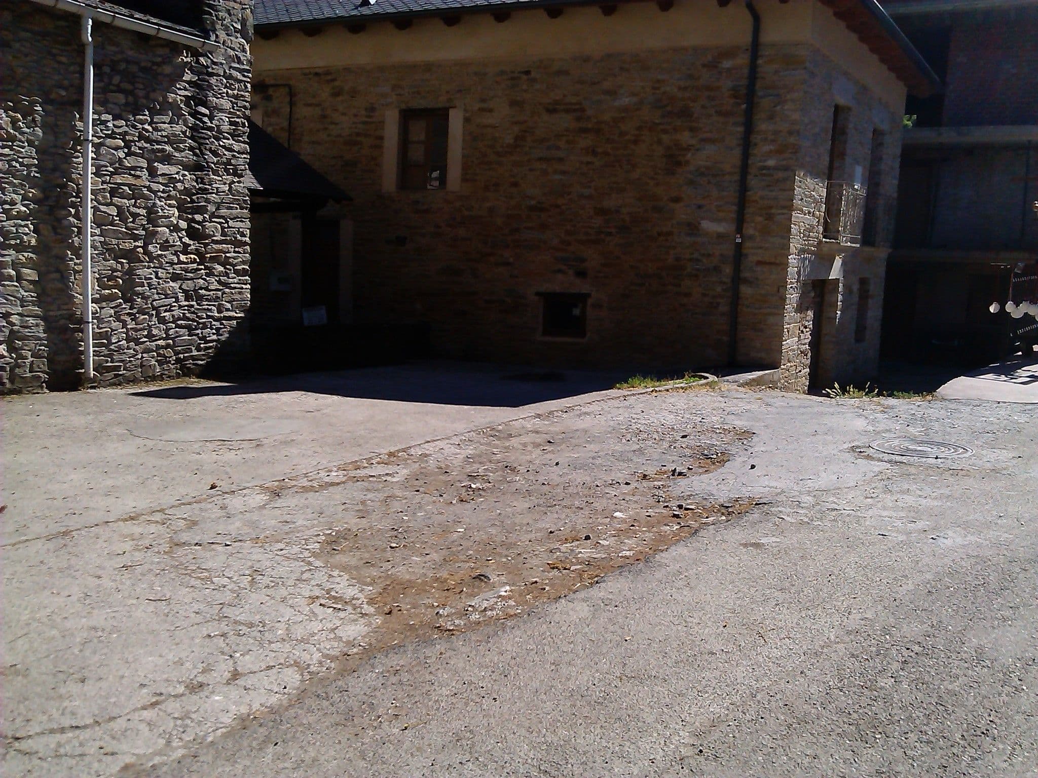 Street view near Casa Cantadora, Villafranca del Bierzo — © changchun1 (CC BY-SA · Mapillary)
