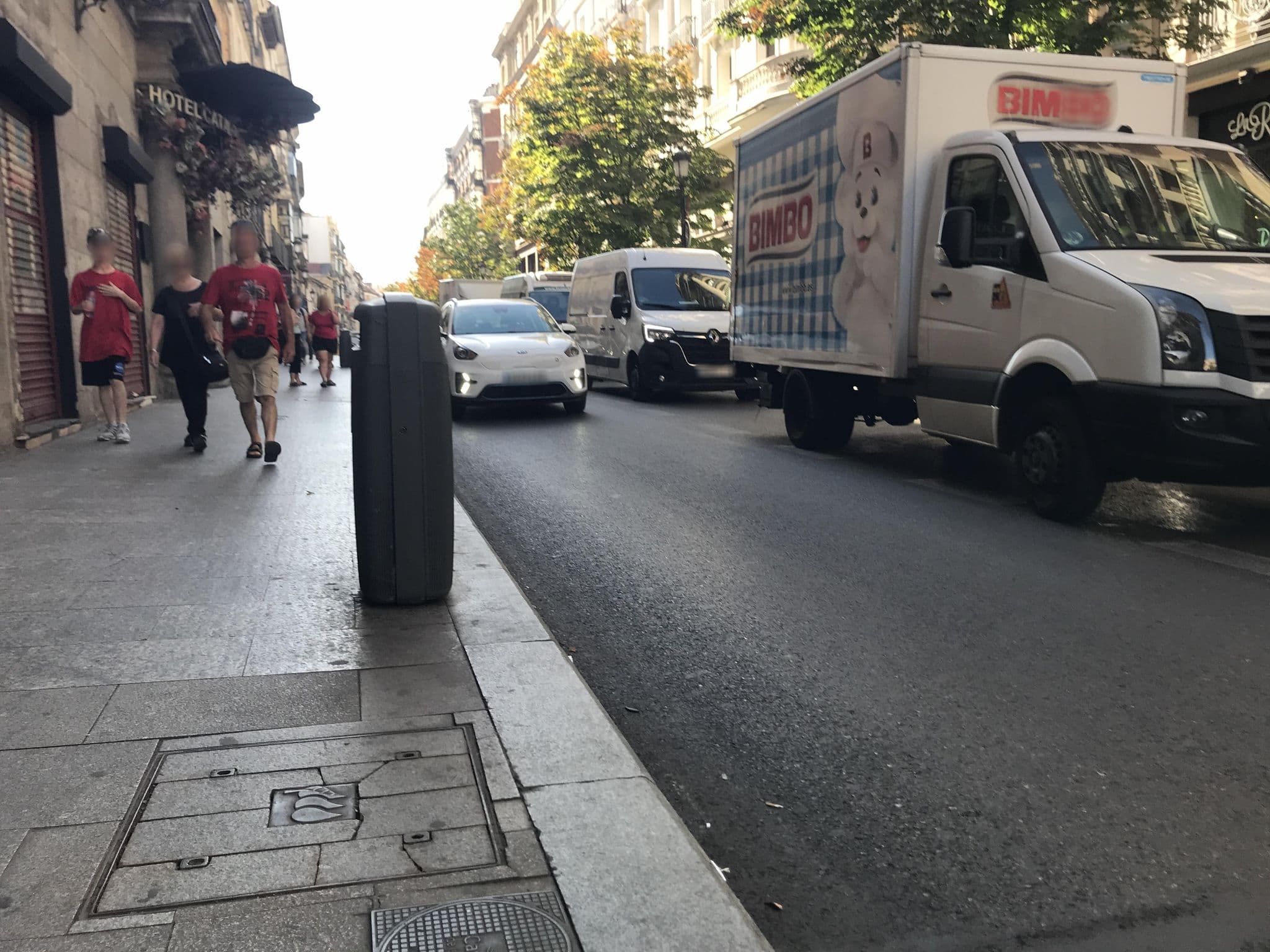 Street view near Catalonia Puerta del Sol, Madrid — © miguel_andrade (CC BY-SA · Mapillary)