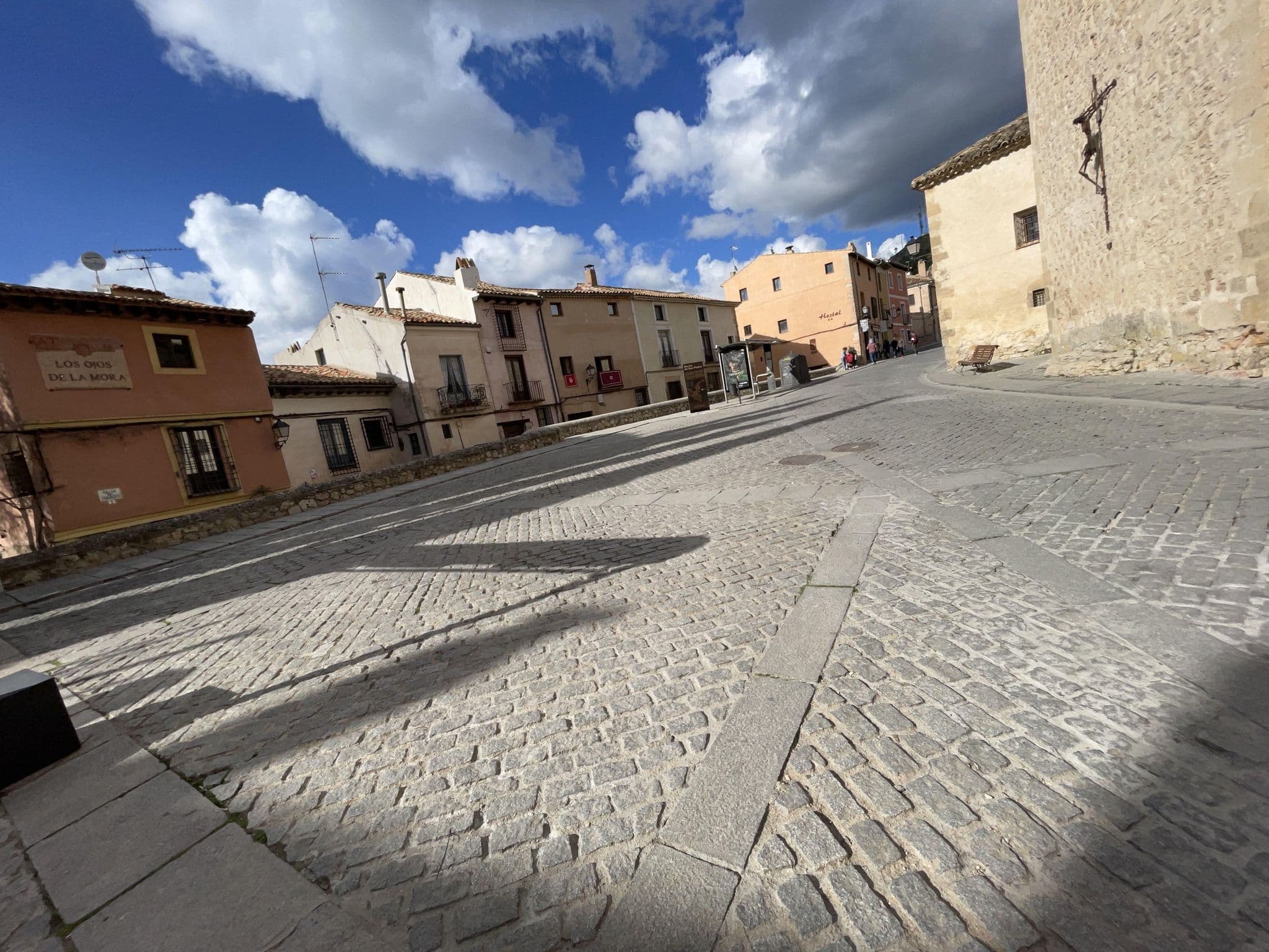 Street view near Los Ojos de la Mora, Cuenca — © seraq (CC BY-SA · Mapillary)