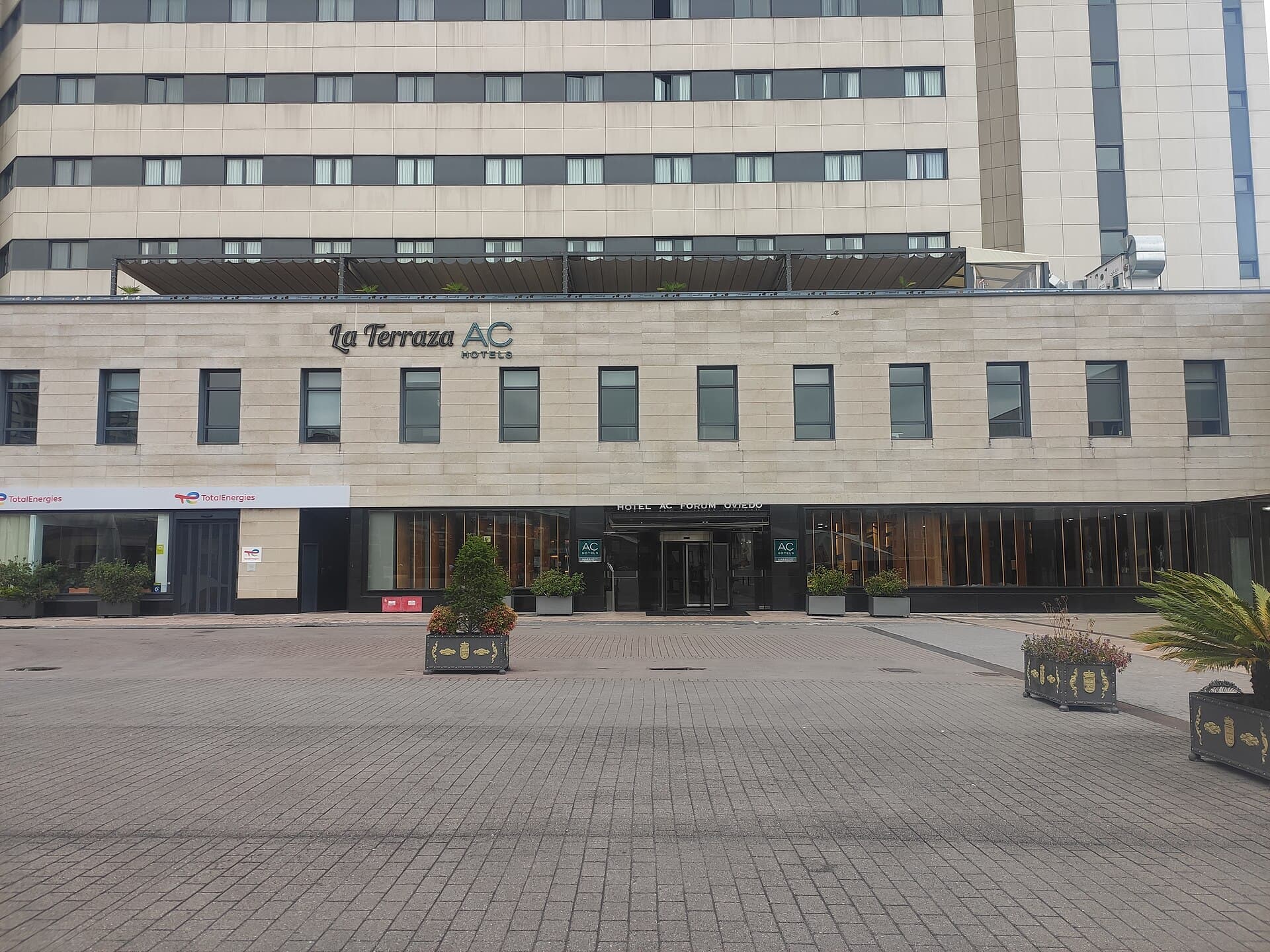 AC Hotel Oviedo Forum (via Wikimedia Commons, CC BY-SA 4.0)