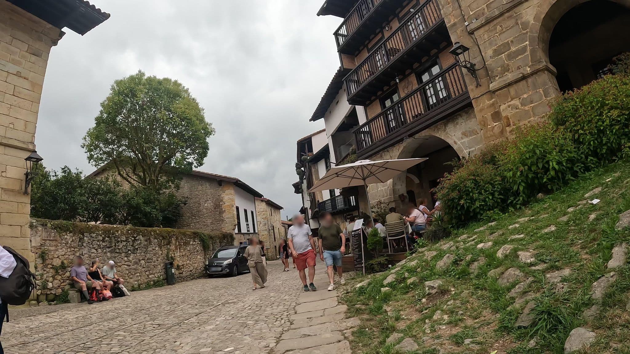 Street view near Parador de Santillana Altamira, Santillana — © vinisa (CC BY-SA · Mapillary)