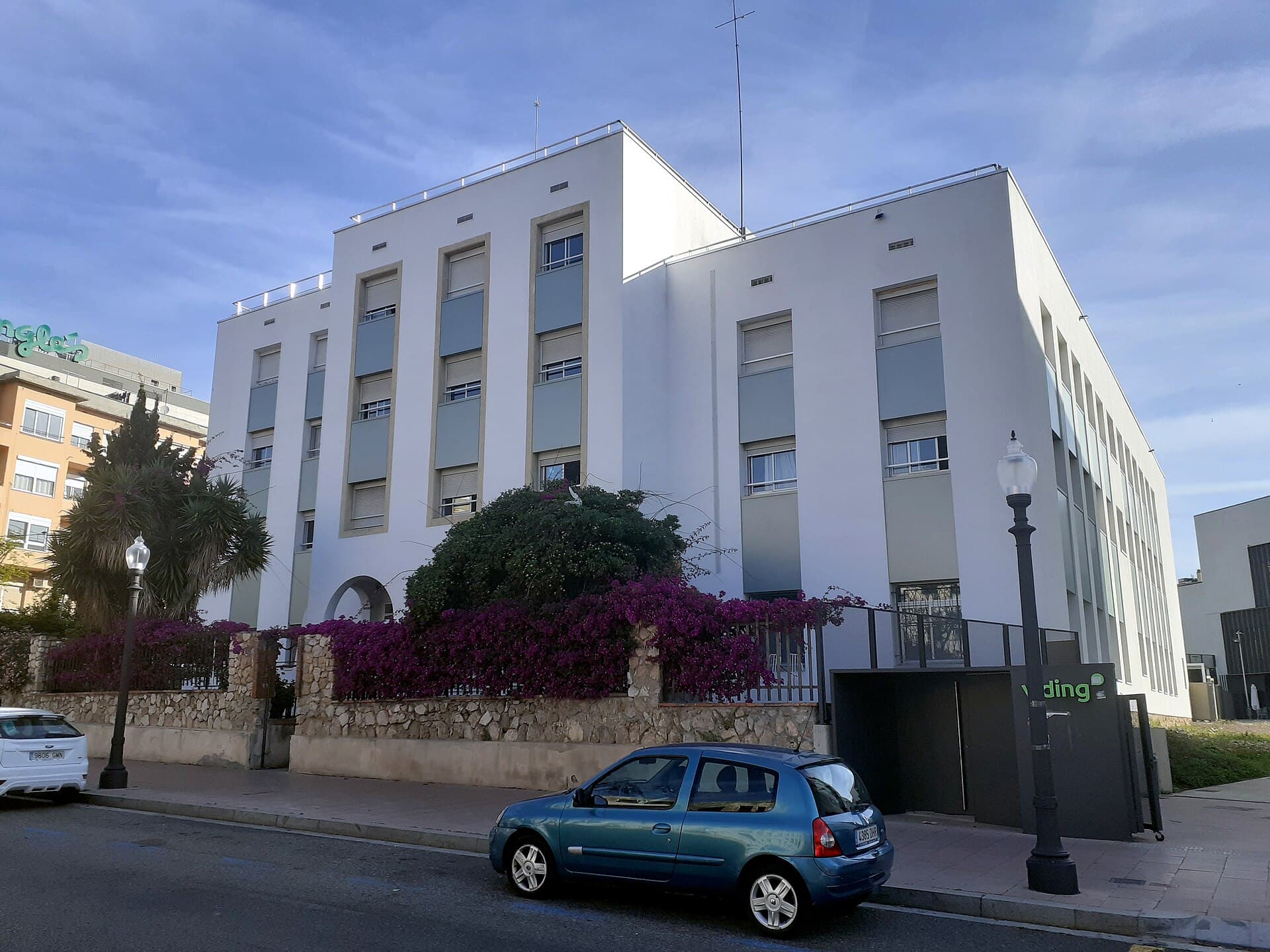 Residencia Universitaria Resa Sant Jordi (via Wikimedia Commons, CC BY 4.0)