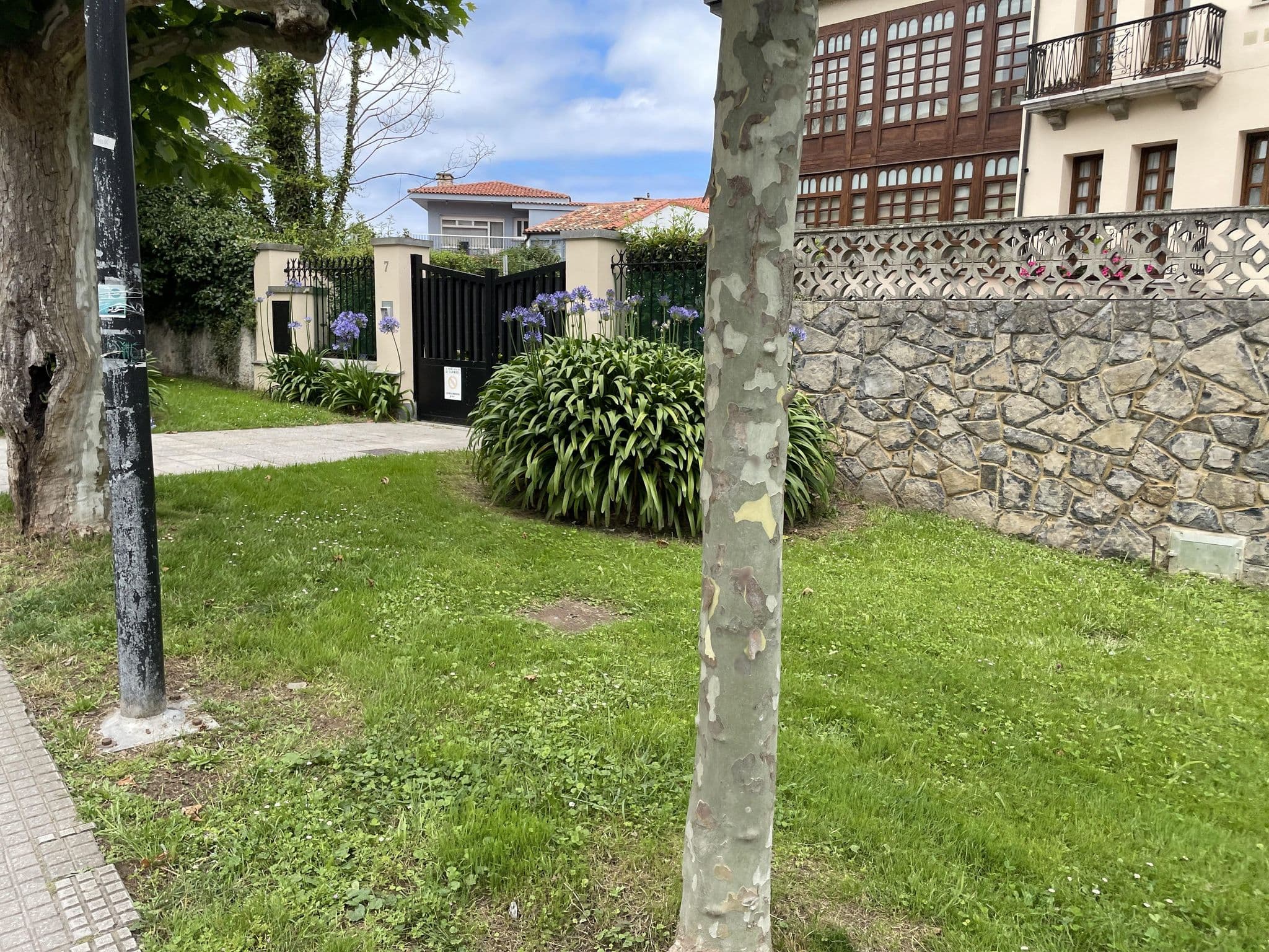 Street view near La Moria, Llanes — © seraq (CC BY-SA · Mapillary)