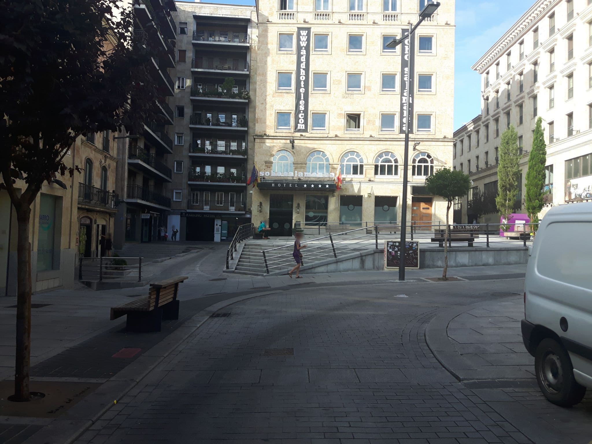 Street view near Ikonik Plaza Mercado, Santa Marta de Tormes — © civitas (CC BY-SA · Mapillary)