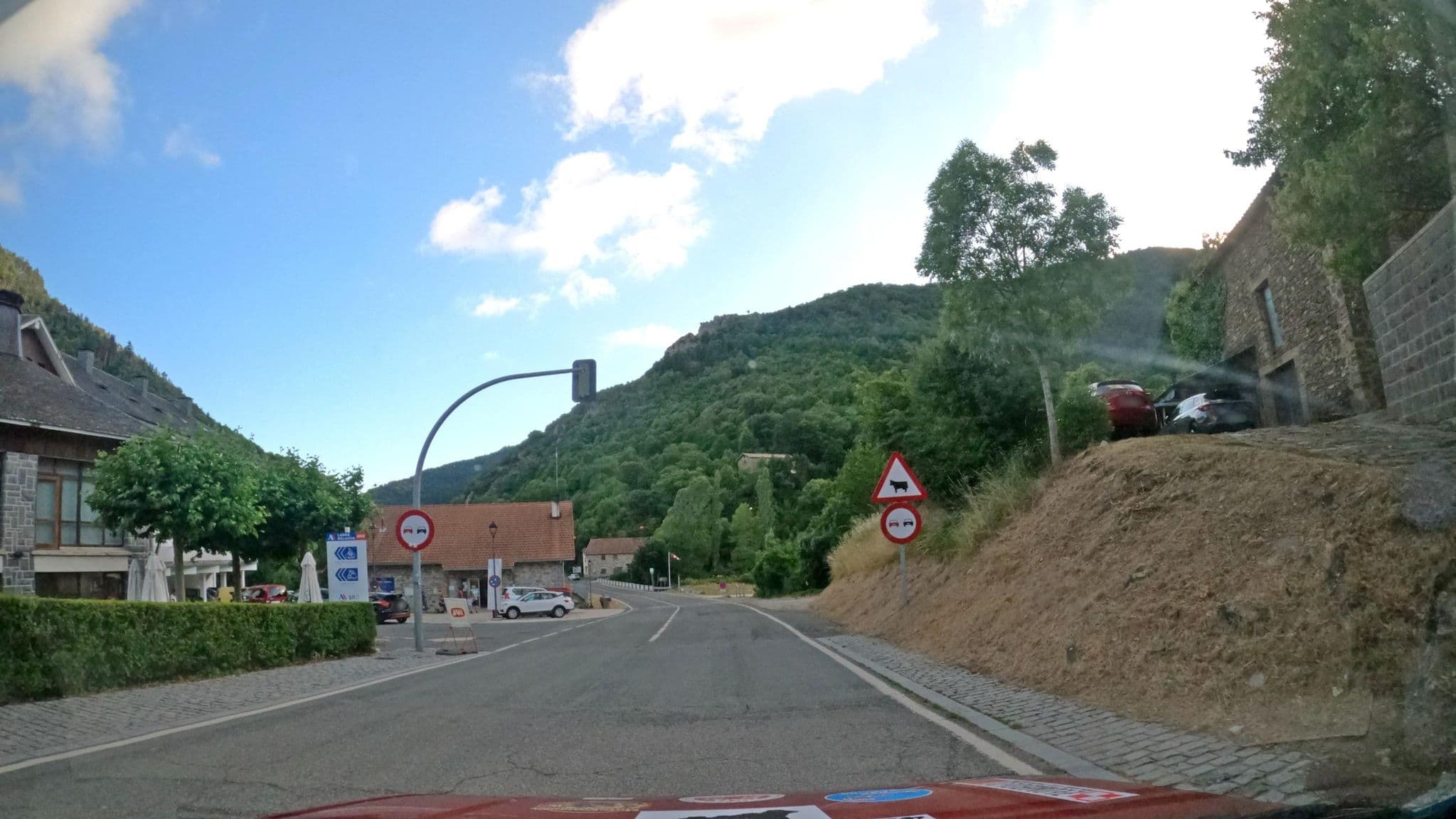 Street view near SNÖ Isaba, Aoiz — © masterofnoroad (CC BY-SA · Mapillary)