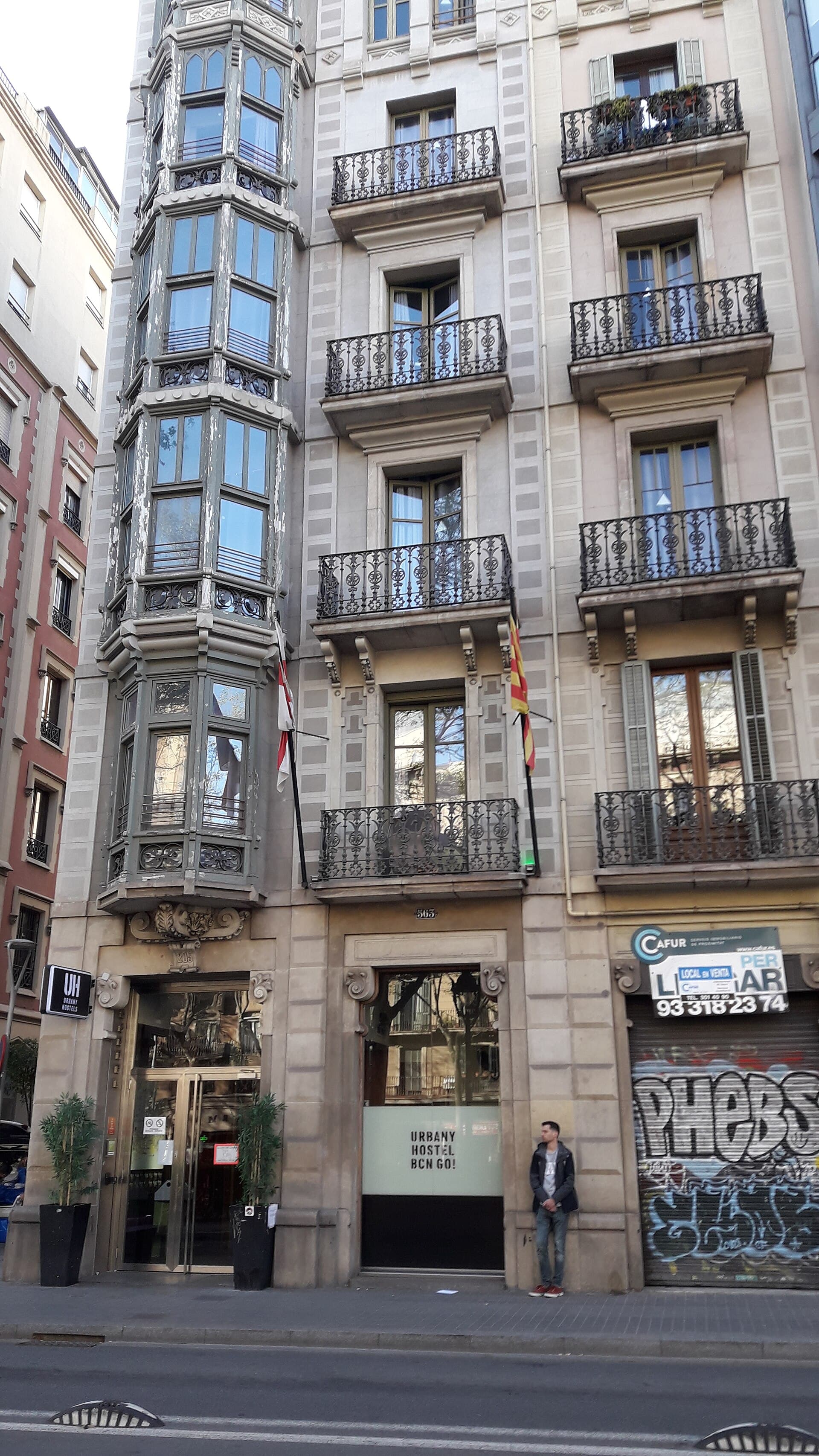 Urbany Hostel BCN GO (via Wikimedia Commons, CC BY-SA 3.0)