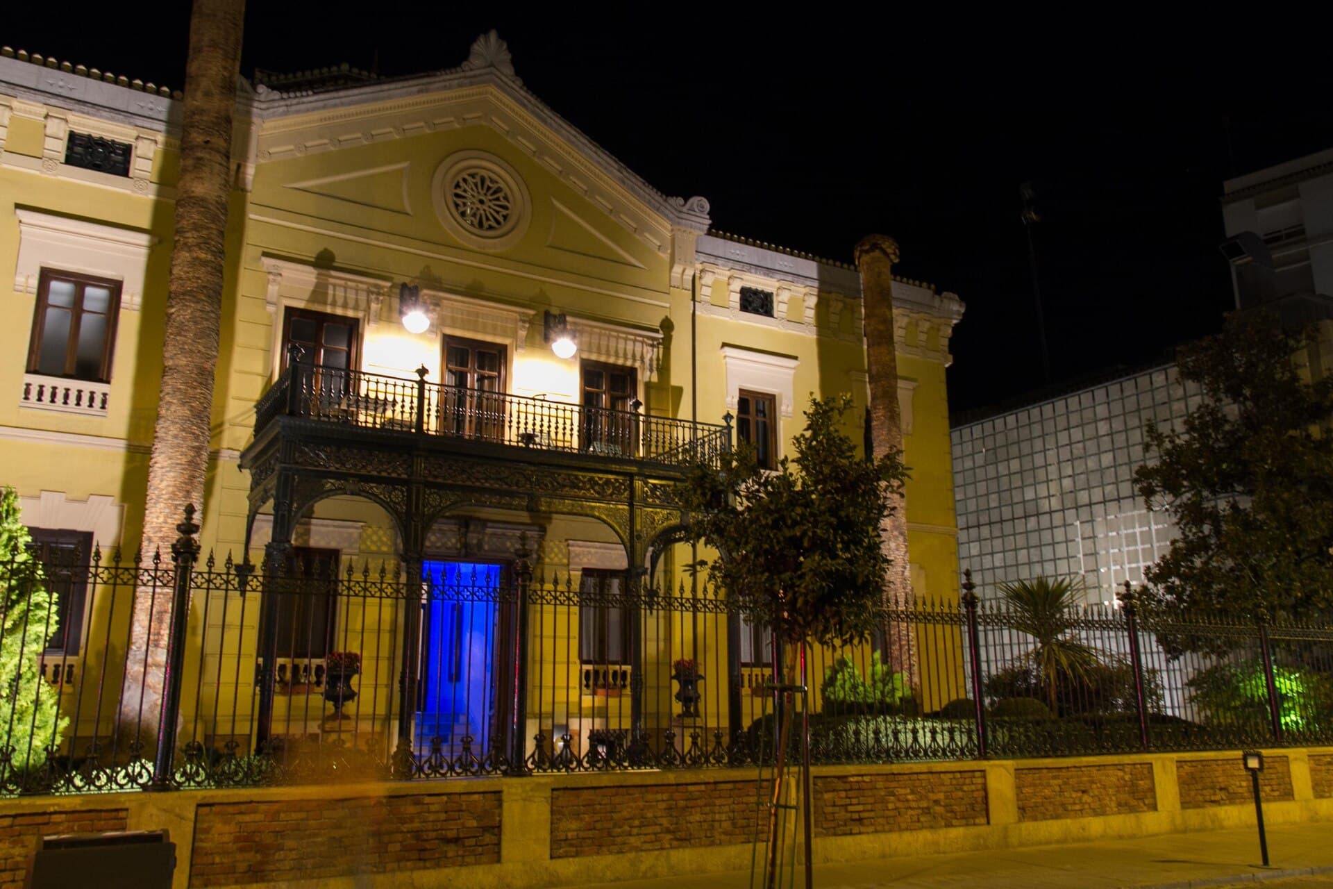 Hotel Hospes Palacio de los Patos (via Wikimedia Commons, CC BY-SA 3.0)