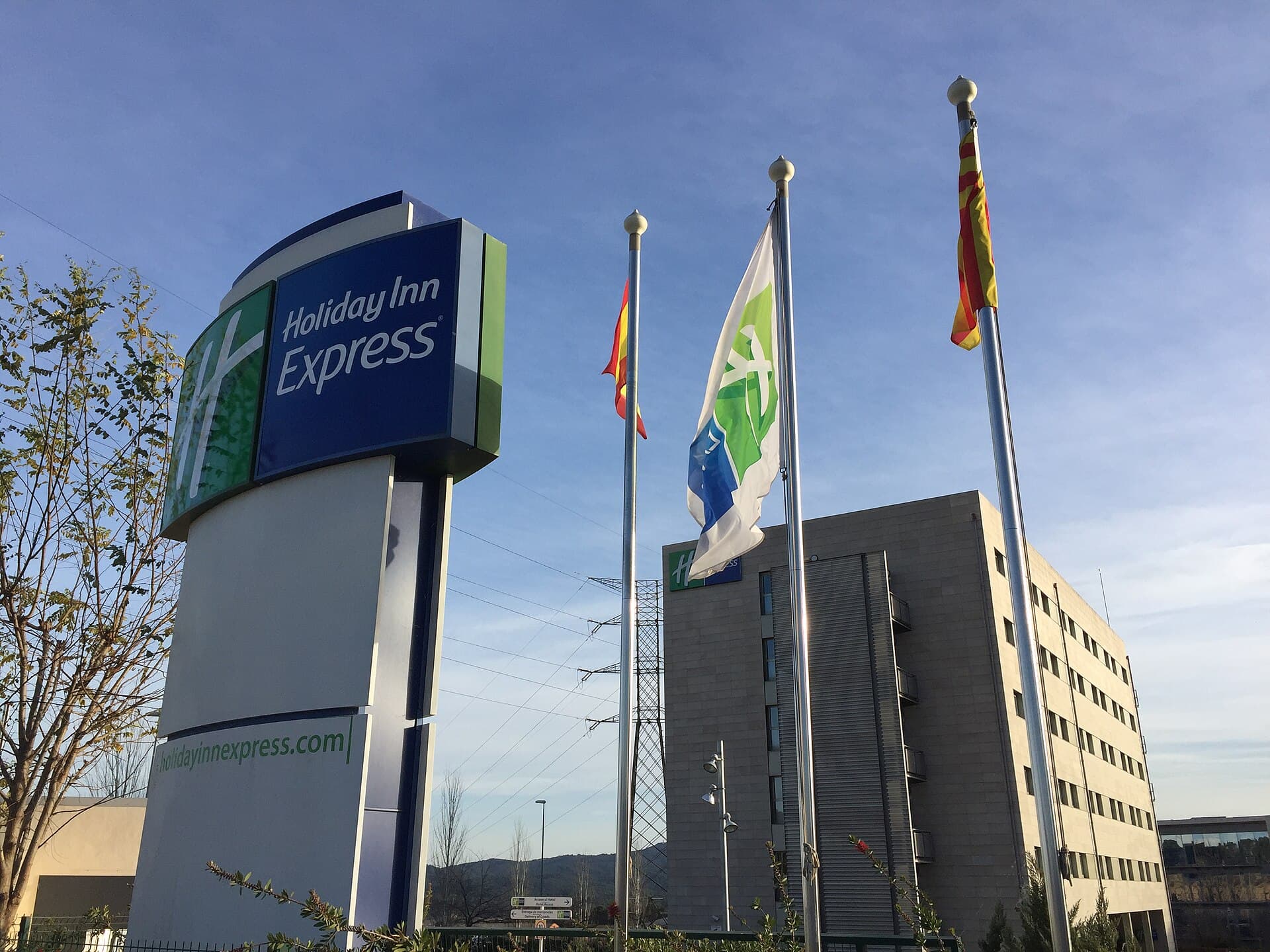 Holiday Inn Express Barcelona - Sant Cugat (via Wikimedia Commons, CC0)