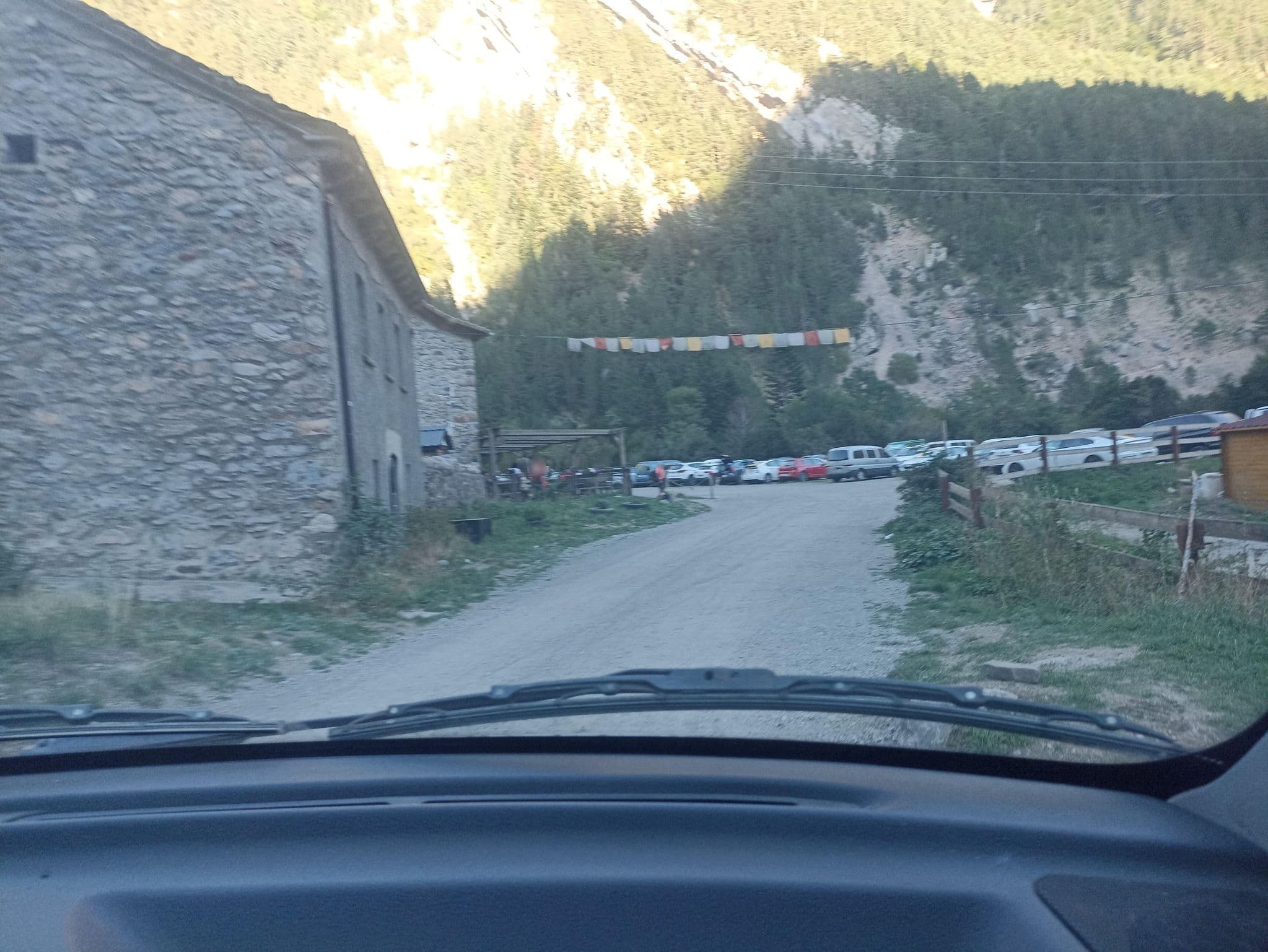 Street view near Refugio de Bujaruelo, Sallent de Gállego — © toniserra (CC BY-SA · Mapillary)