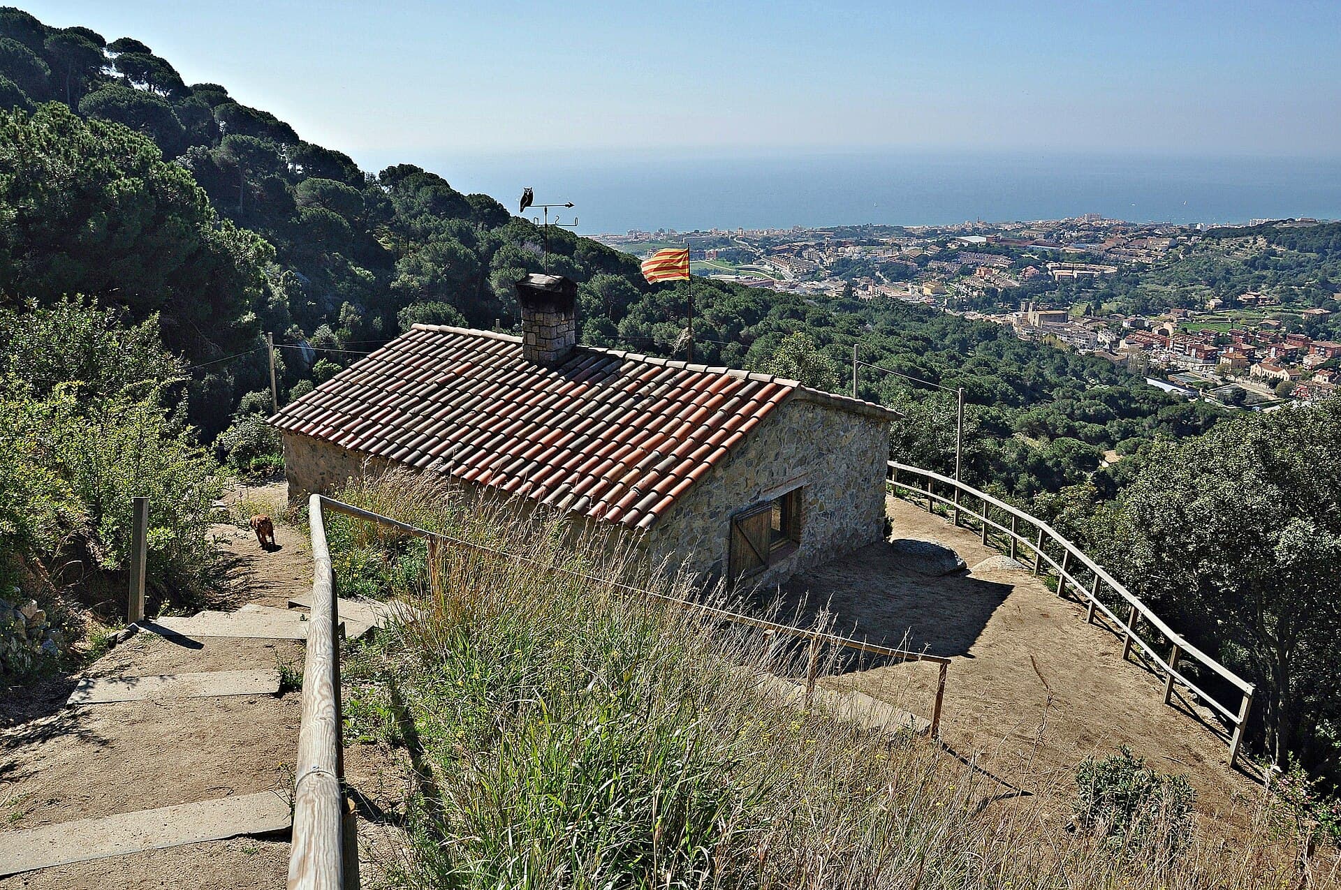 Refugi de la Ferreria (via Wikimedia Commons, CC BY-SA 3.0)