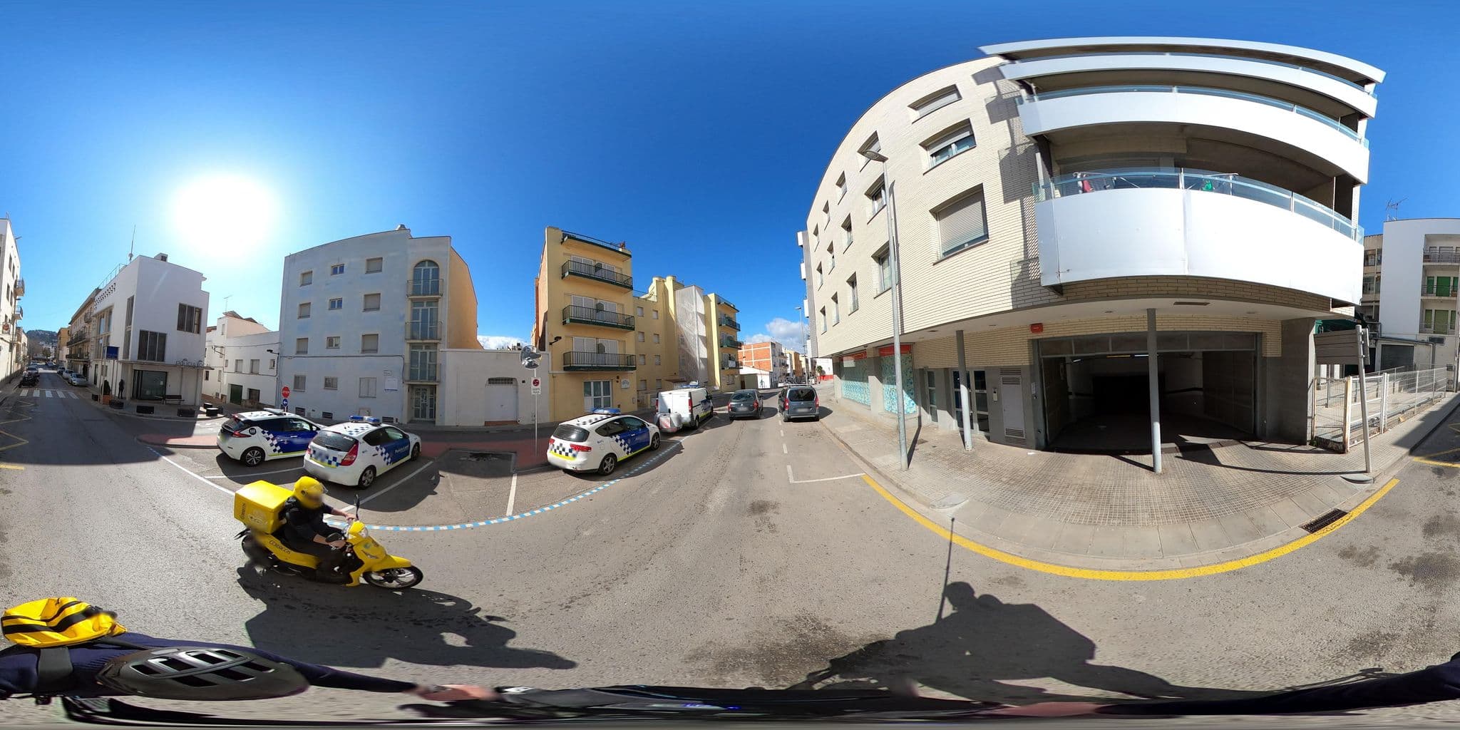 Street view near Hotel Carmen, Roses — © geovelo (CC BY-SA · Mapillary)