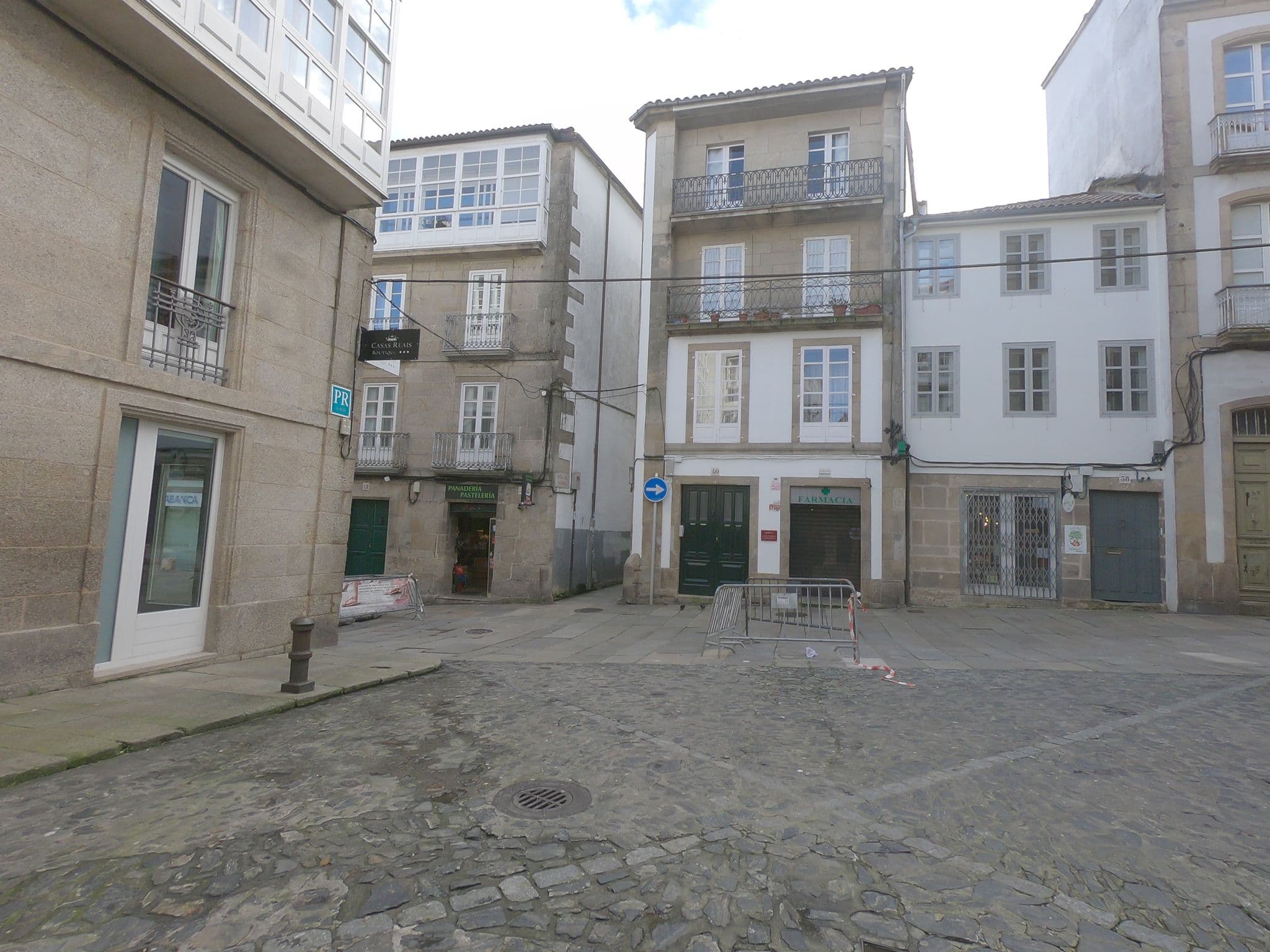 Street view near Casas Reais, Santiago de Compostela — © sanjorgepinho (CC BY-SA · Mapillary)
